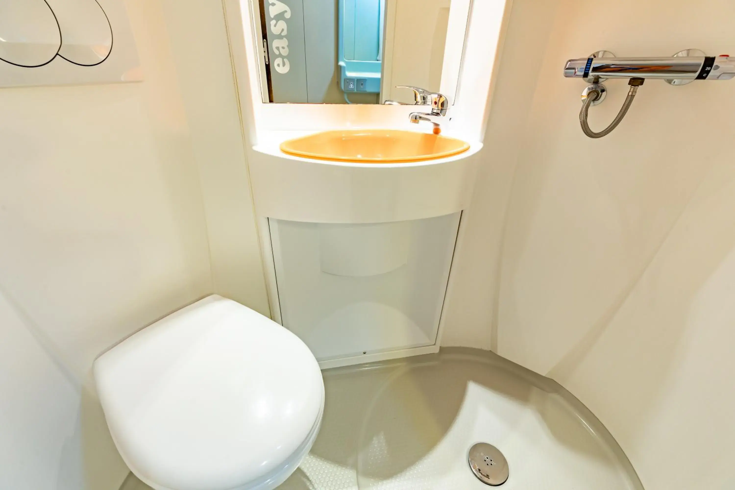 Small Double Room without Window in easyHotel Edinburgh Small Double Room without Window in easyHotel Edinburgh