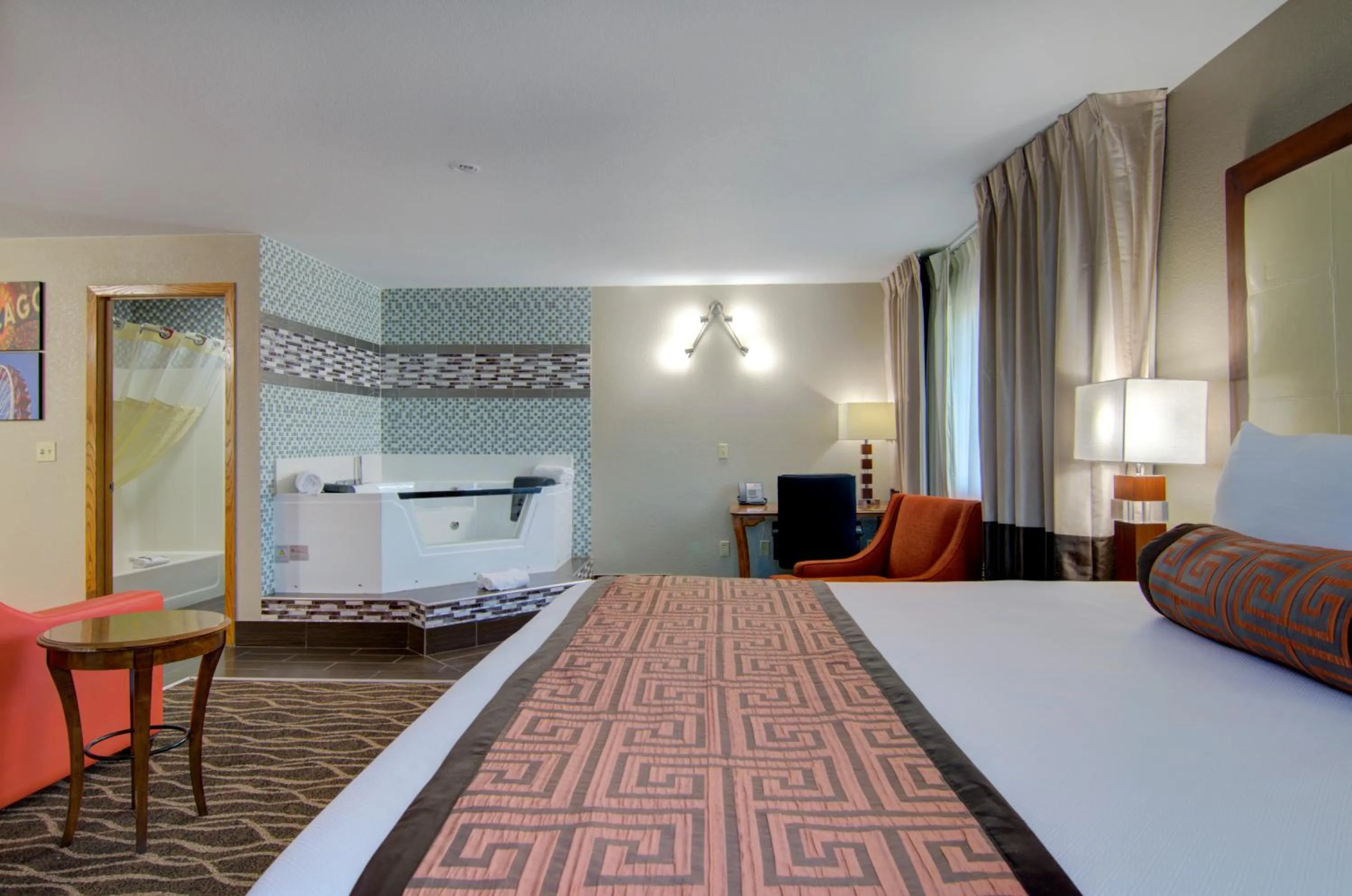 Bed in Westbridge Inn and Suites