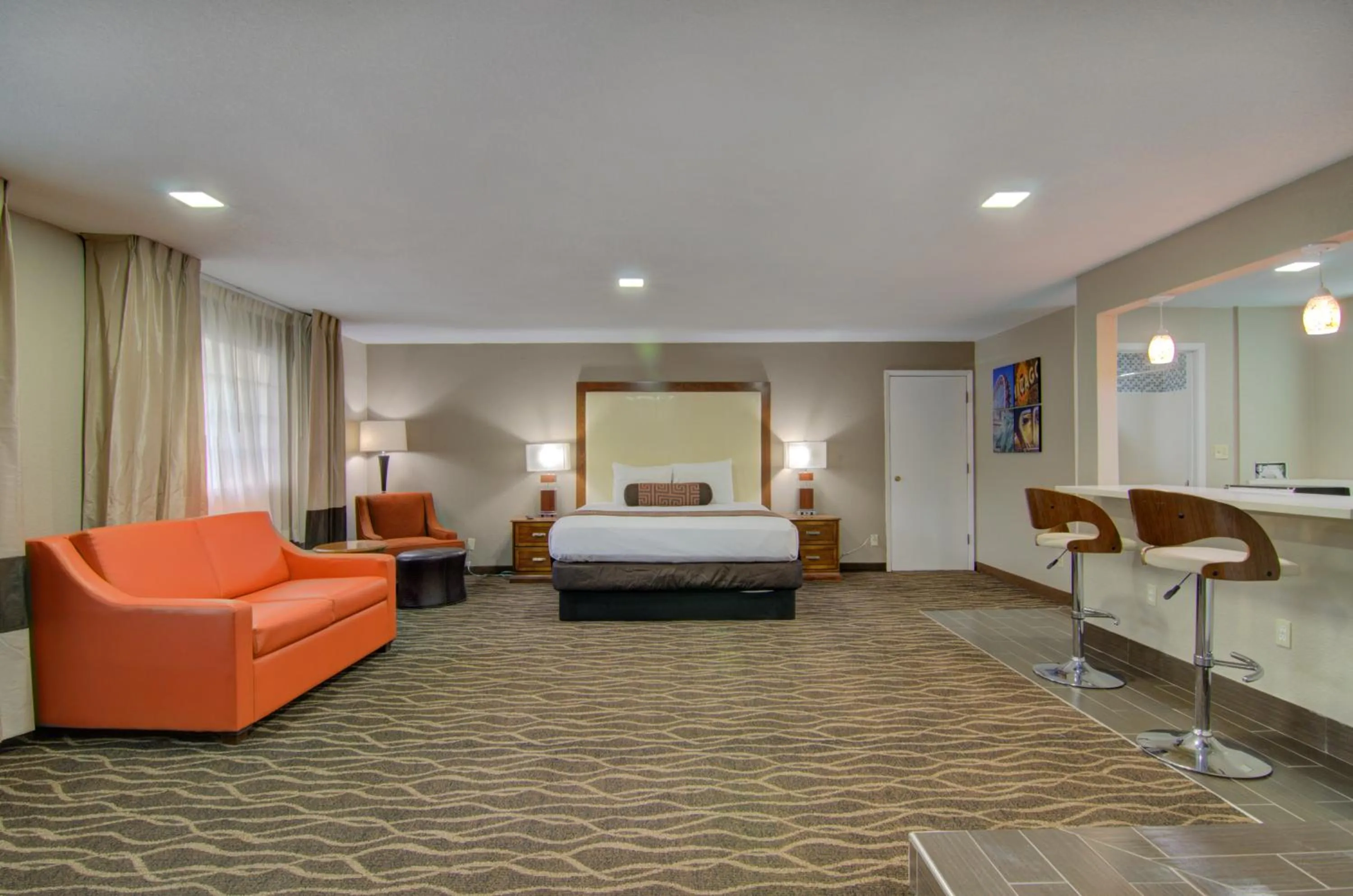 Bed in Westbridge Inn and Suites