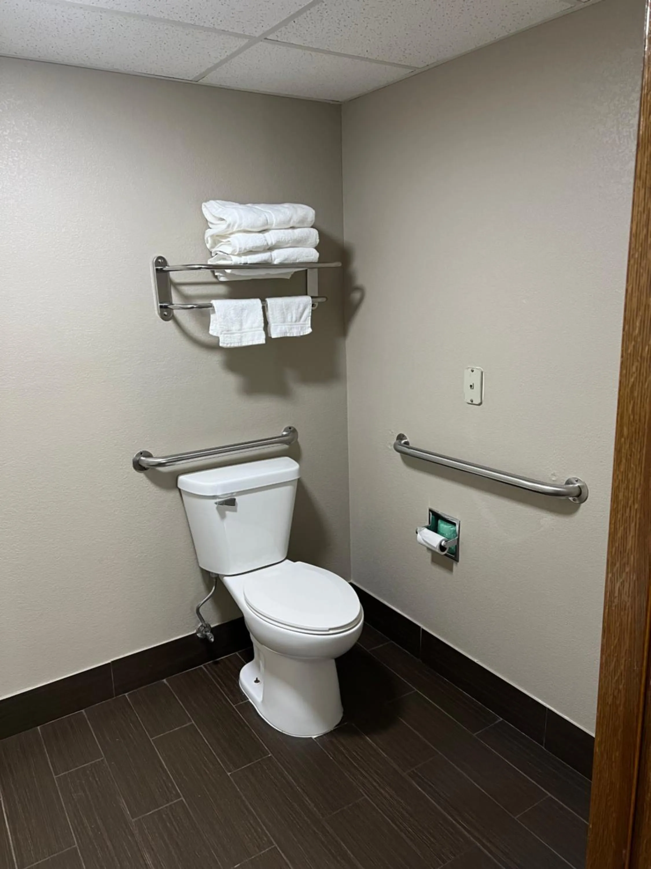 Westbridge Inn and Suites