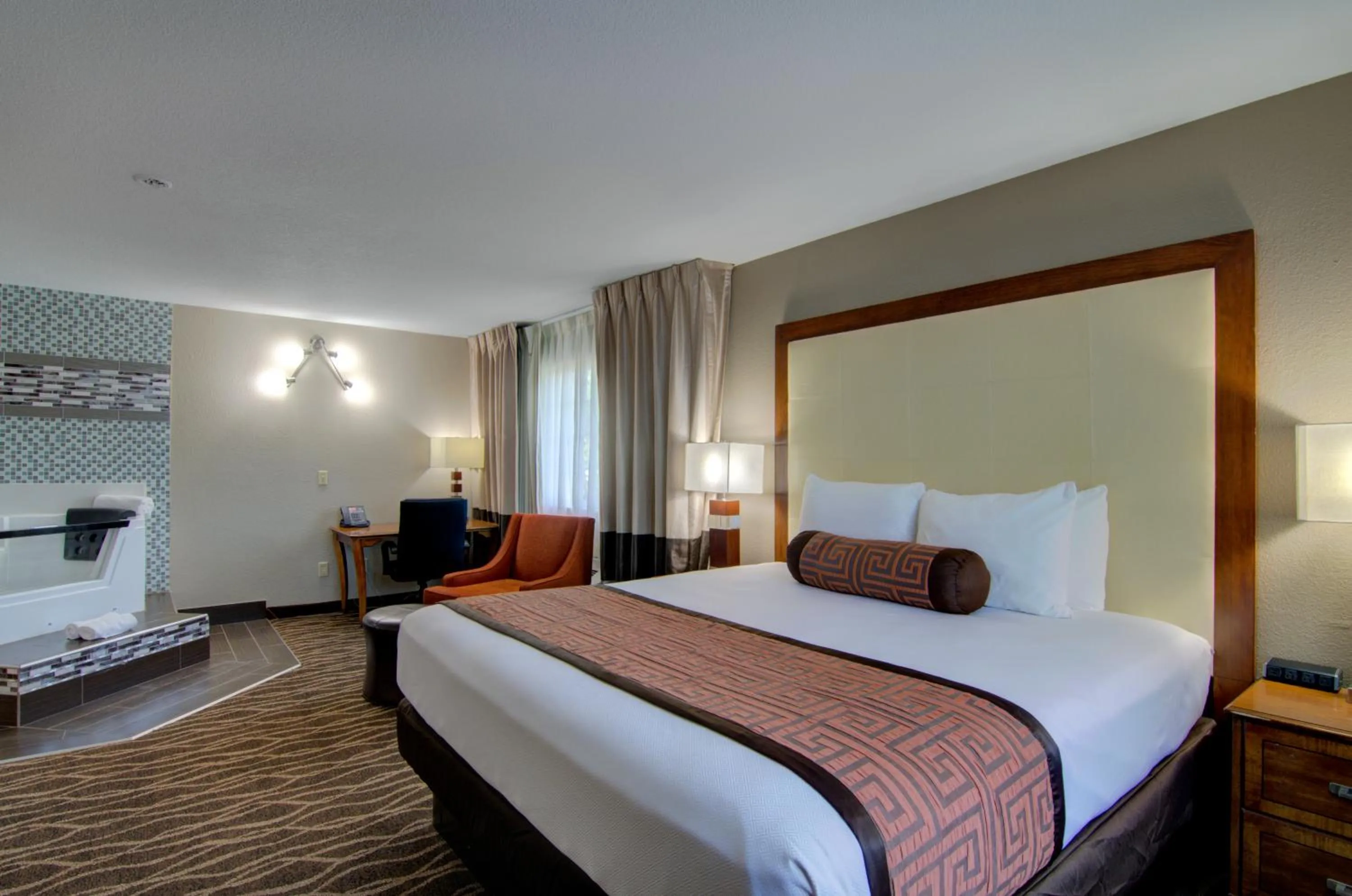 Bed in Westbridge Inn and Suites