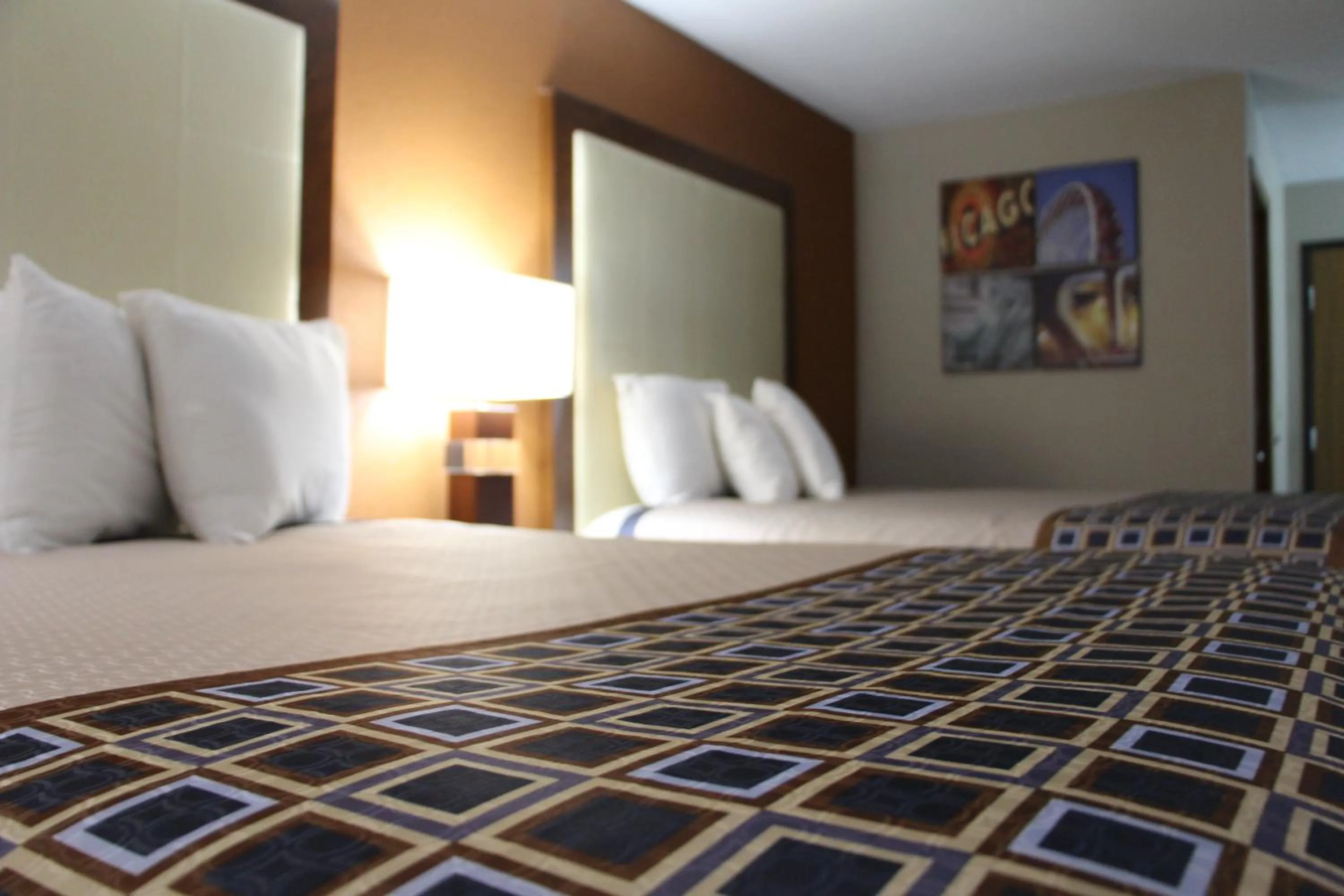 Bed in Westbridge Inn and Suites
