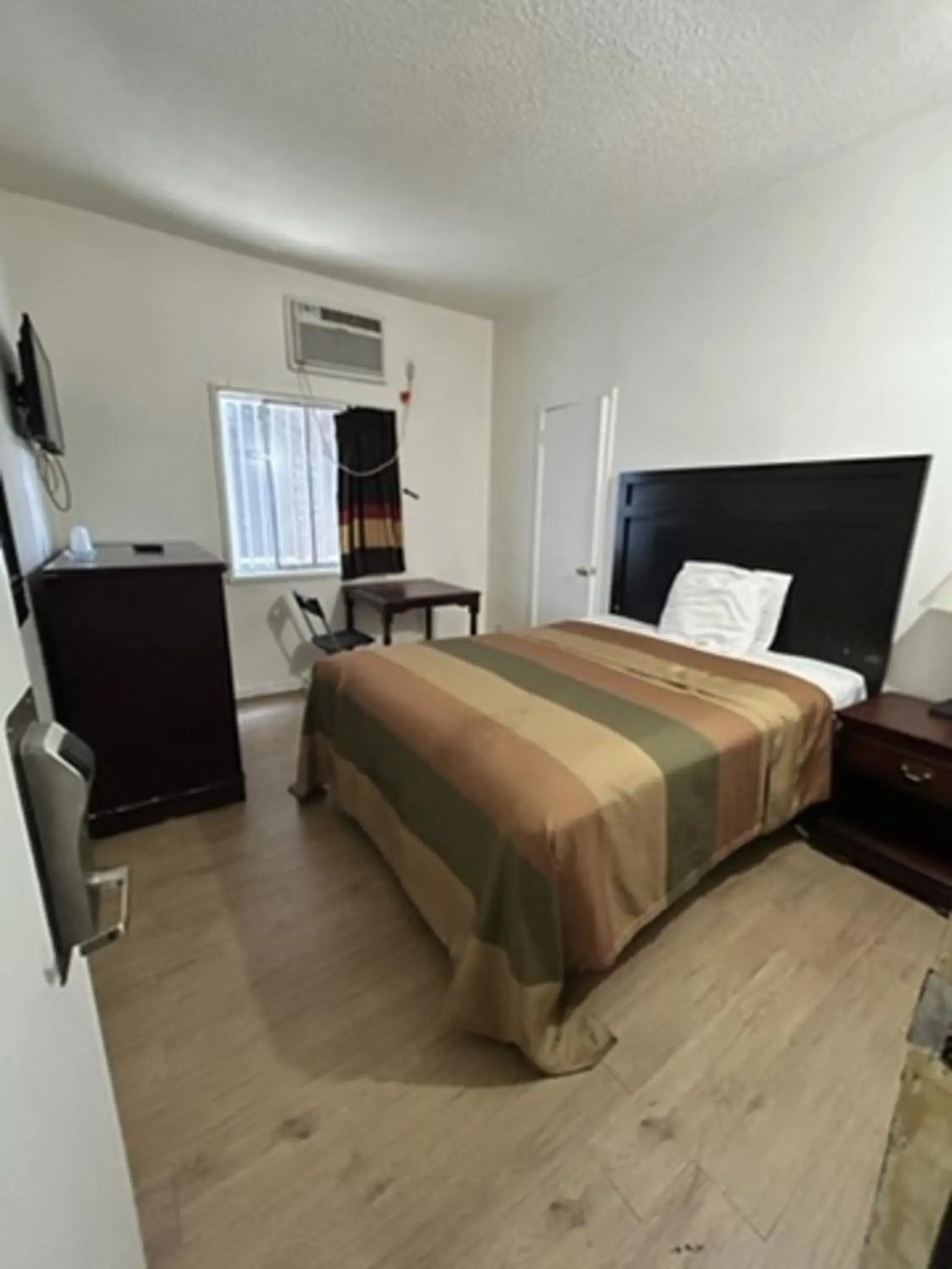 Deluxe Queen Room in Encore Inn Inglewood Deluxe Queen Room in Encore Inn Inglewood