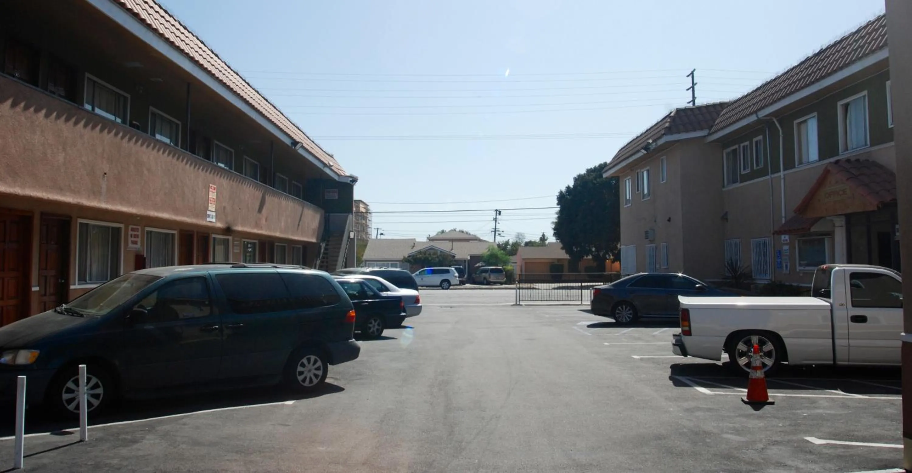 Property building in Encore Inn Inglewood