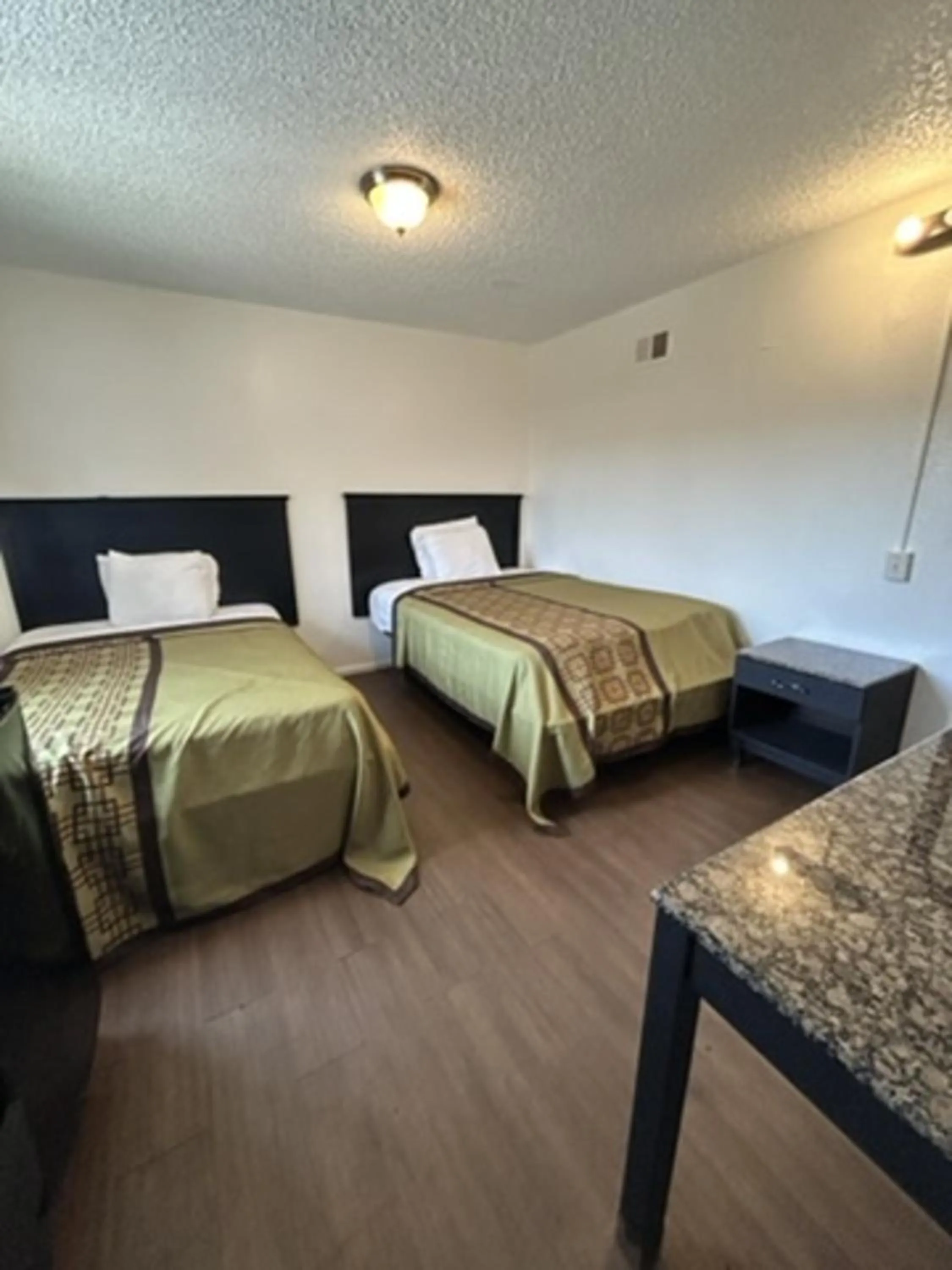 Bed in Encore Inn Inglewood