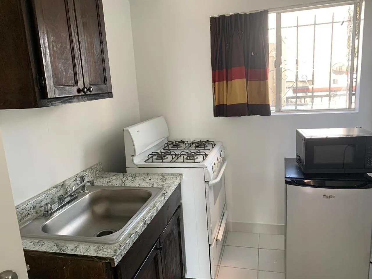 Kitchen or kitchenette in Encore Inn Inglewood