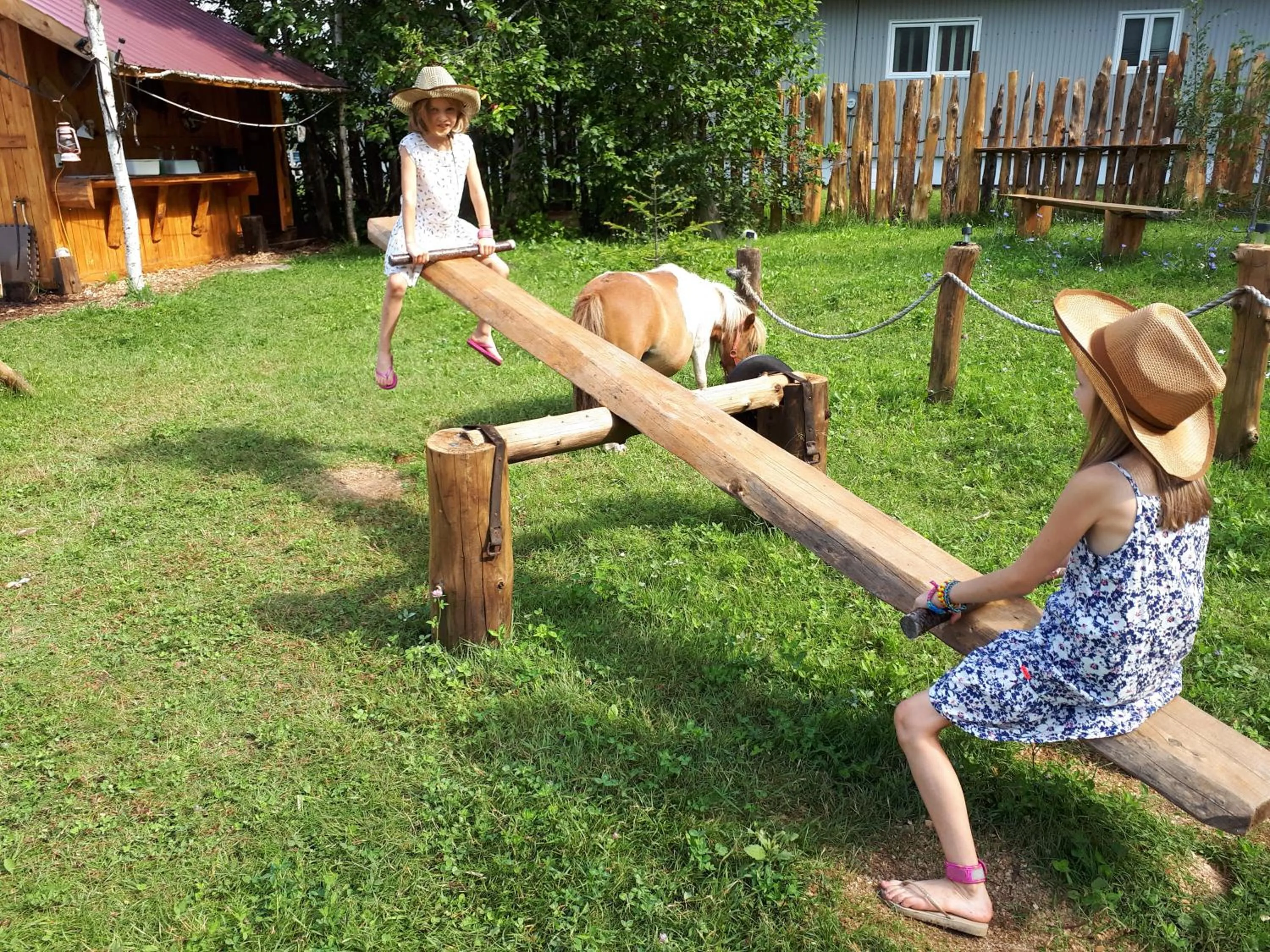 Children play ground in Hébergement de la Montagne St-Roch