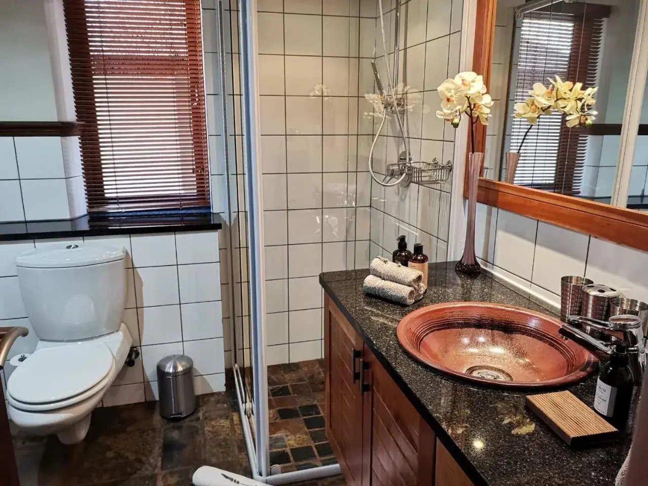 Quadruple Room with Private Bathroom - single occupancy in Paradise Cove Quadruple Room with Private Bathroom - single occupancy in Paradise Cove