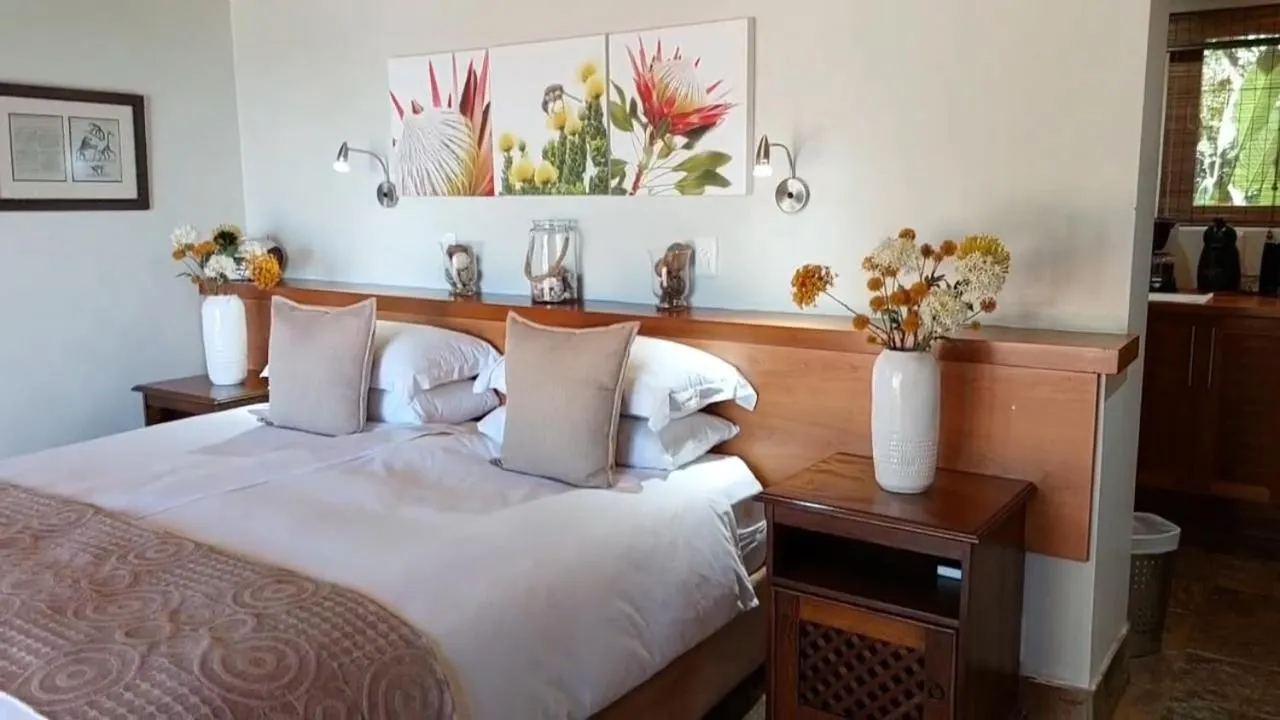 Bedroom, Bed in Paradise Cove