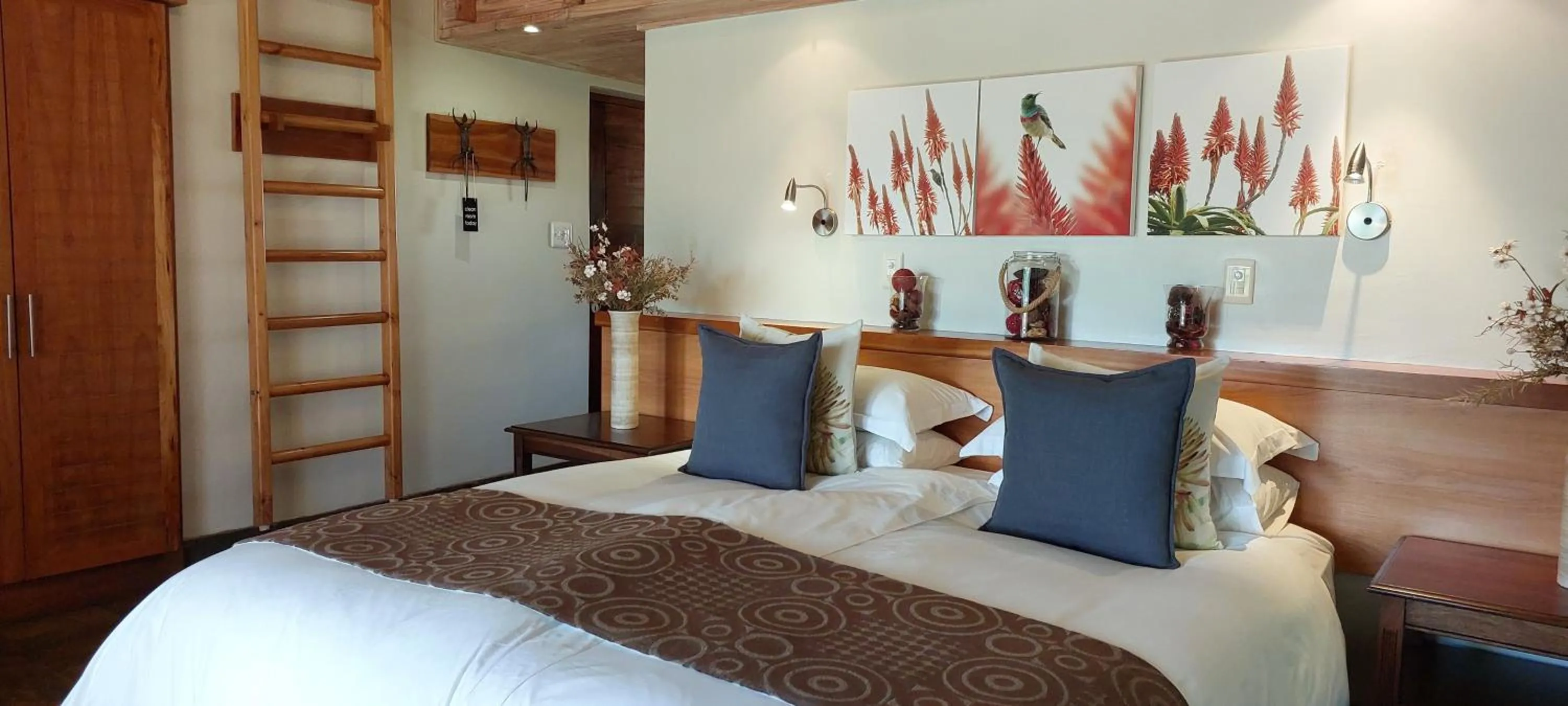 Bedroom, Bed in Paradise Cove