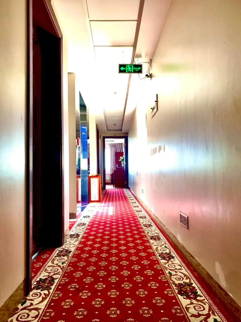 Property building in Van Ha Hotel Etown - Nhà Ga T3 Sân Bay TSN