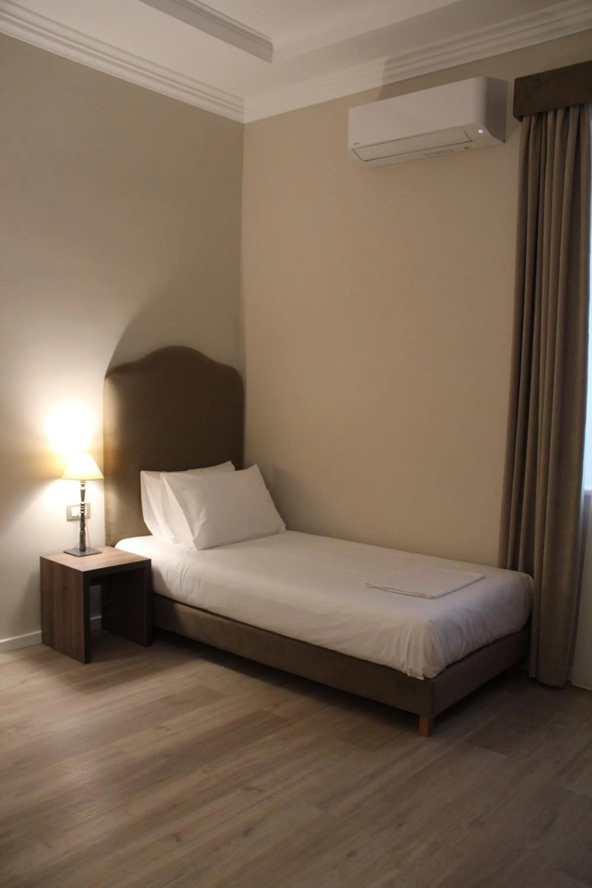 Bedroom, Bed in Hotel Hermes Tirana