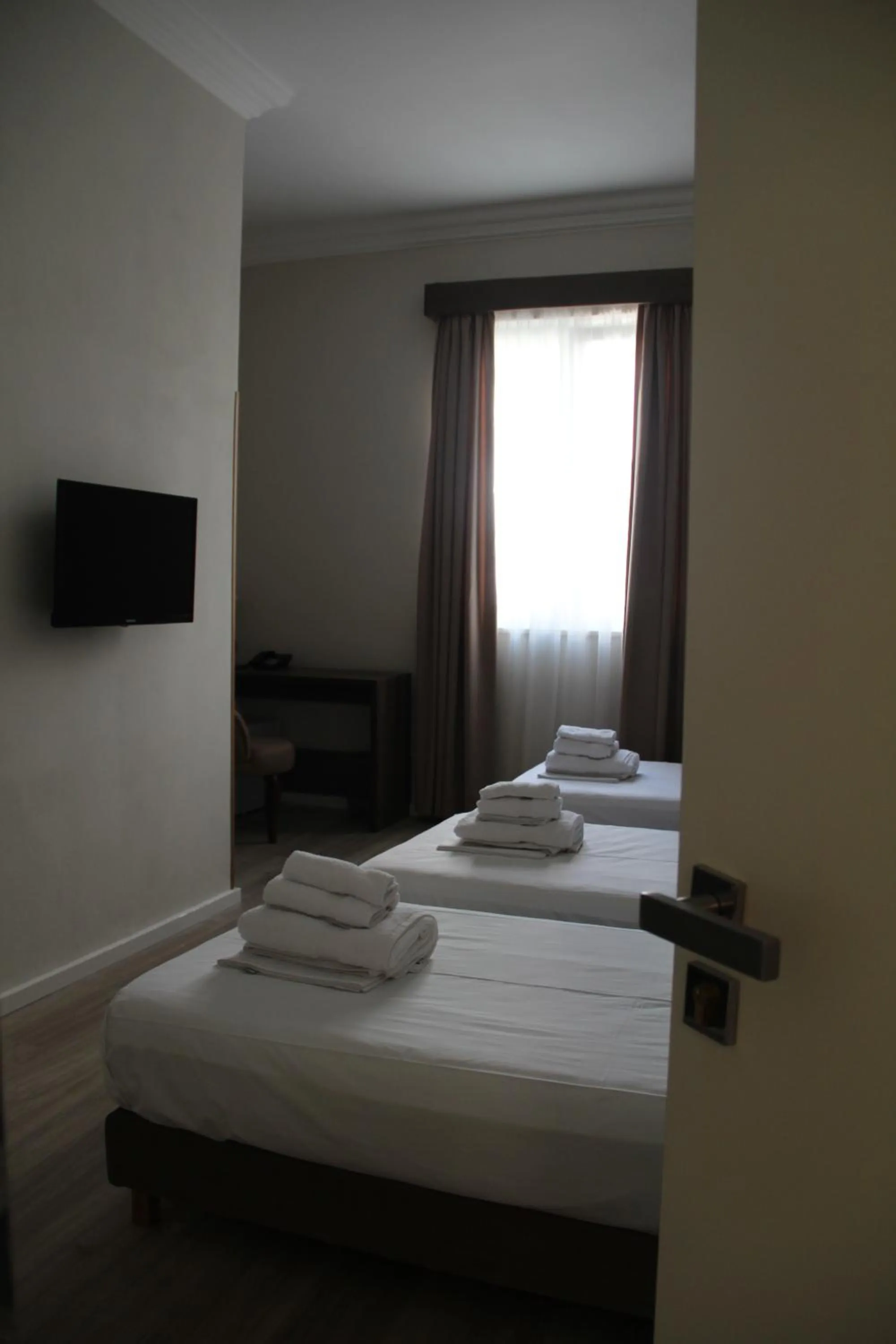 Bedroom, Bed in Hotel Hermes Tirana