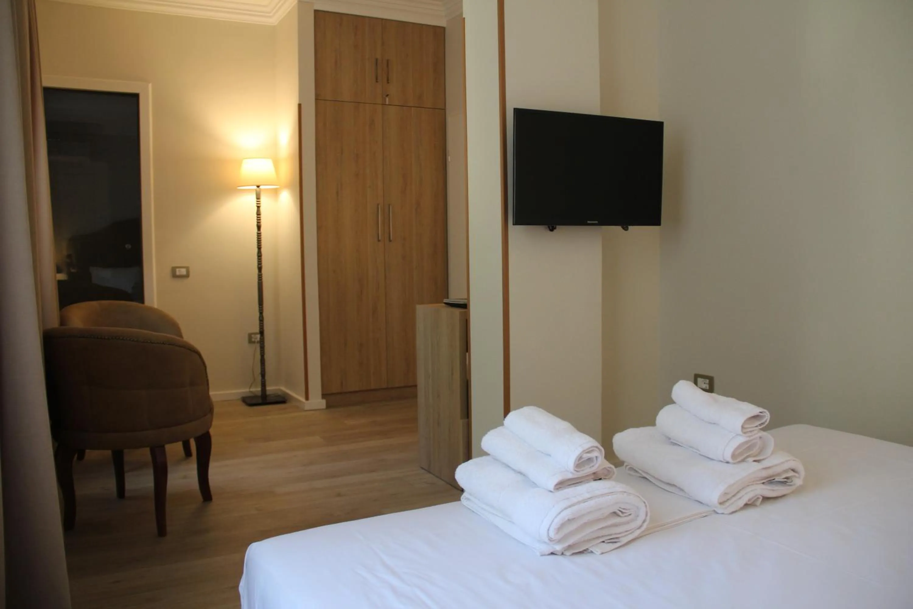 Bedroom, Bed in Hotel Hermes Tirana