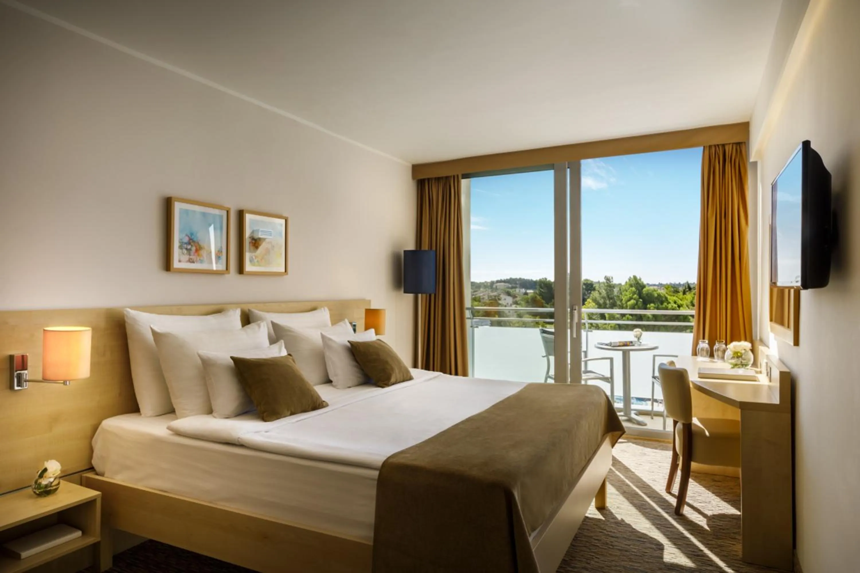 Balcony/Terrace, Bed in Valamar Parentino Hotel