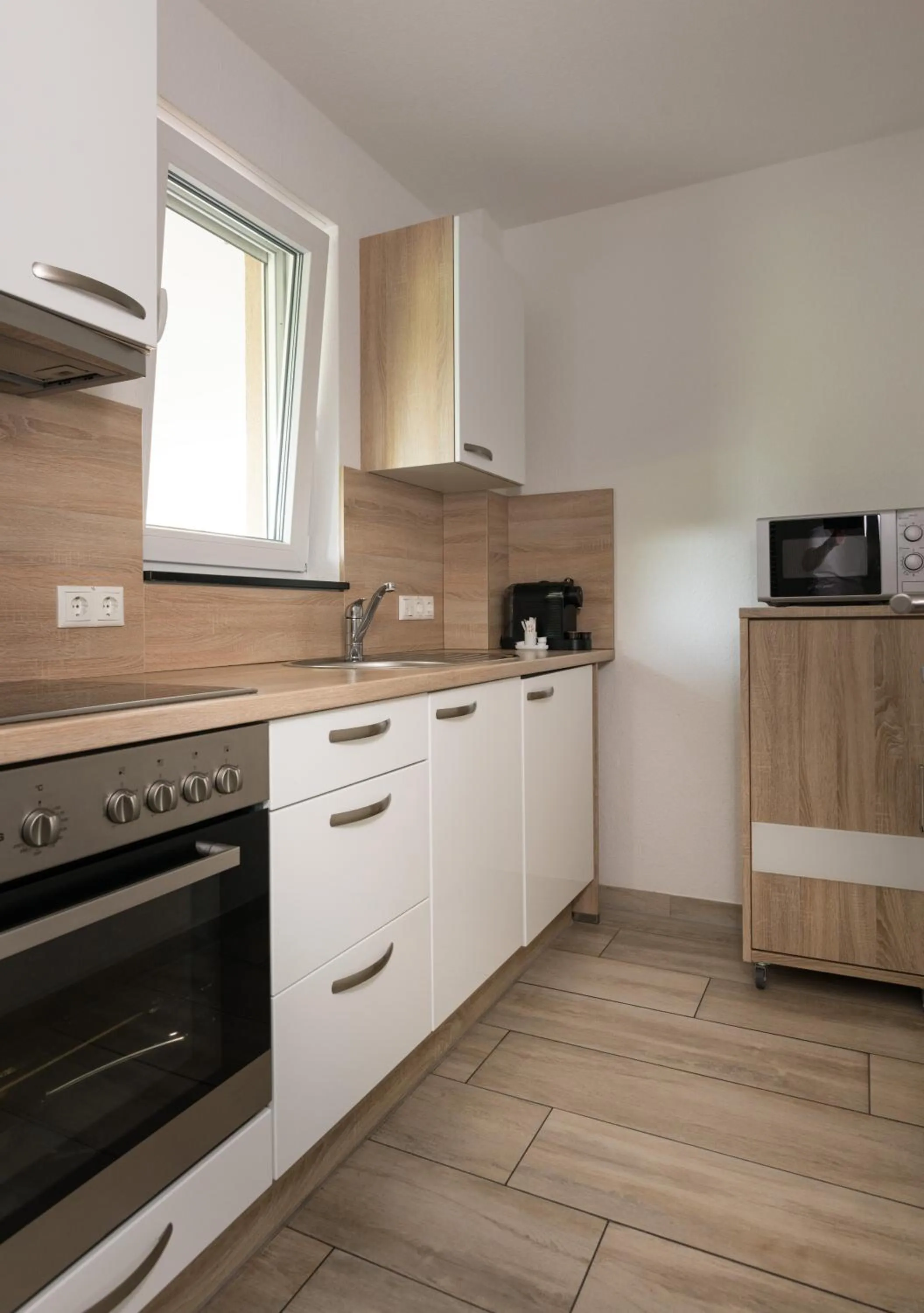 Kitchen or kitchenette in GLEUEL INN - digital hotel & serviced apartments & boardinghouse mit voll ausgestatteten Küchen