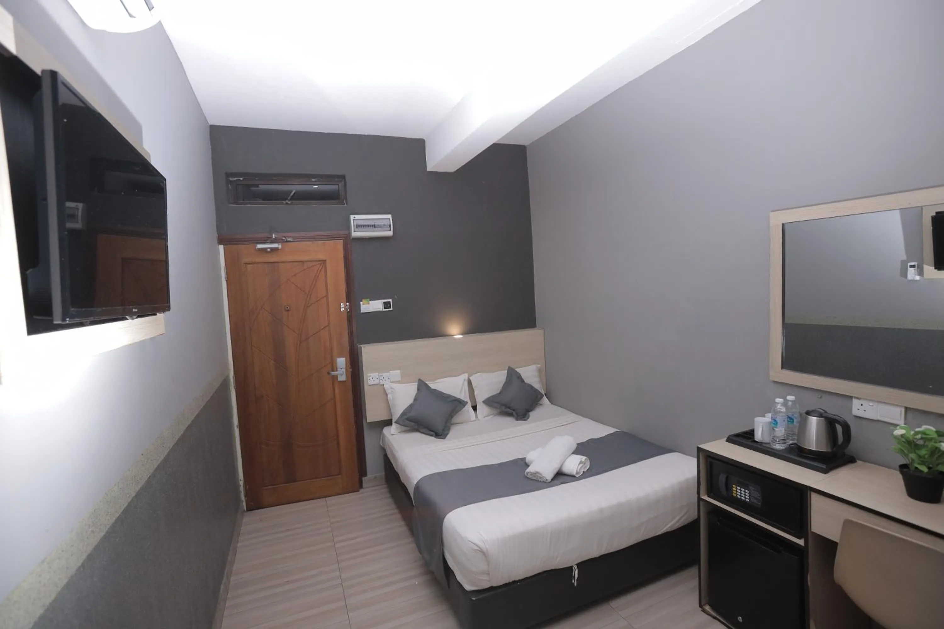 Bedroom, Bed in DJ Citi Inn Premier