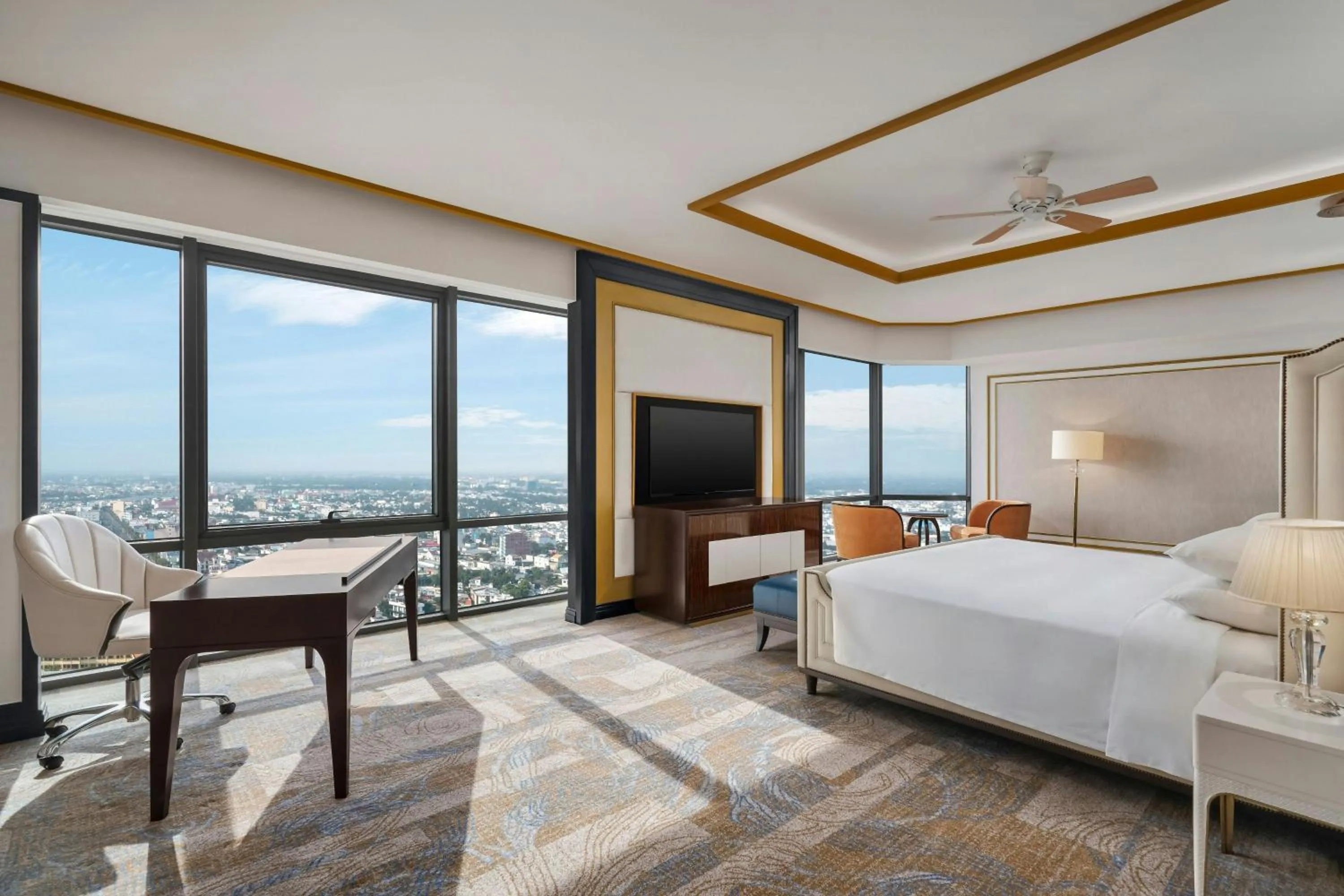 Photo of the whole room, Bed in Sheraton Can Tho