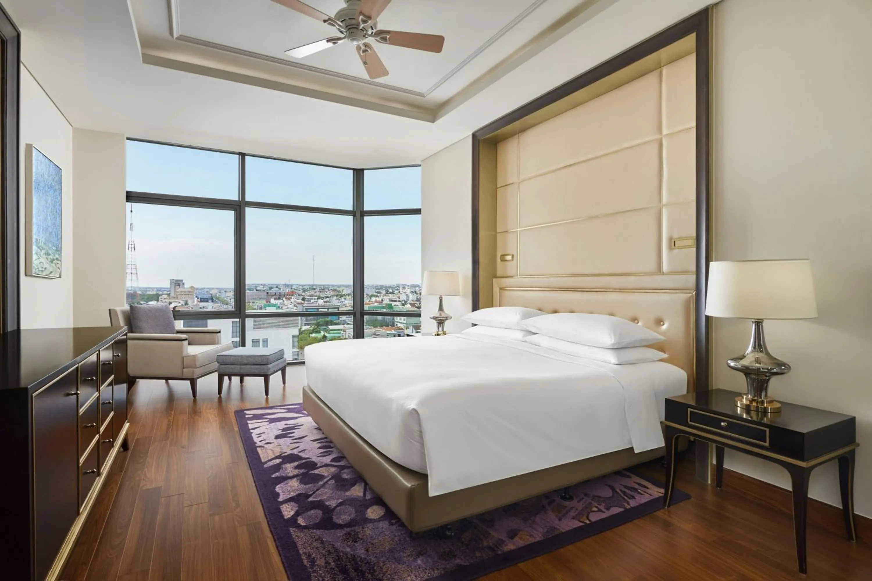 Photo of the whole room, Bed in Sheraton Can Tho