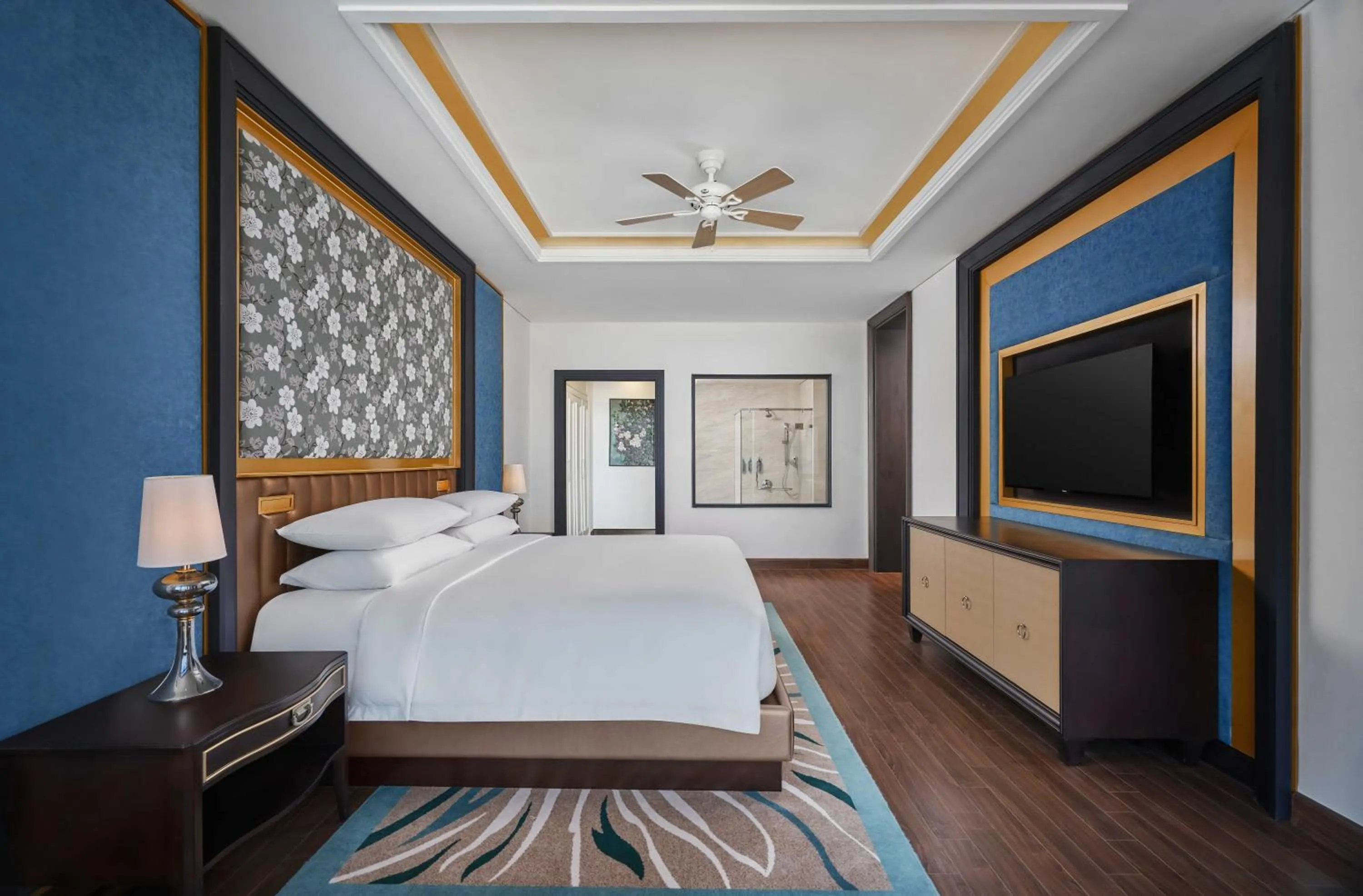 Photo of the whole room, Bed in Sheraton Can Tho