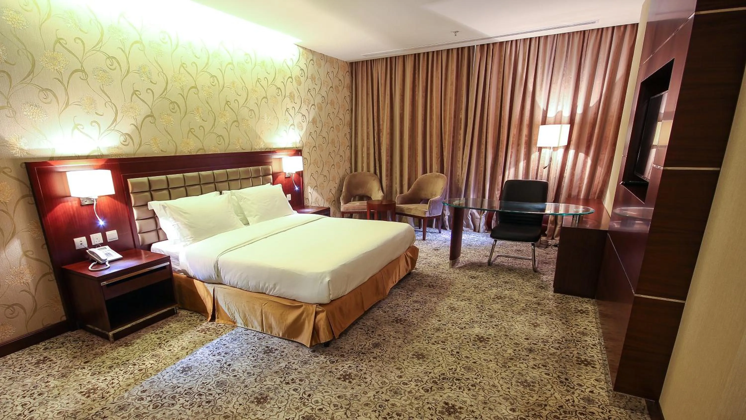 Seating area, Bed in Rabigh Park Hotel