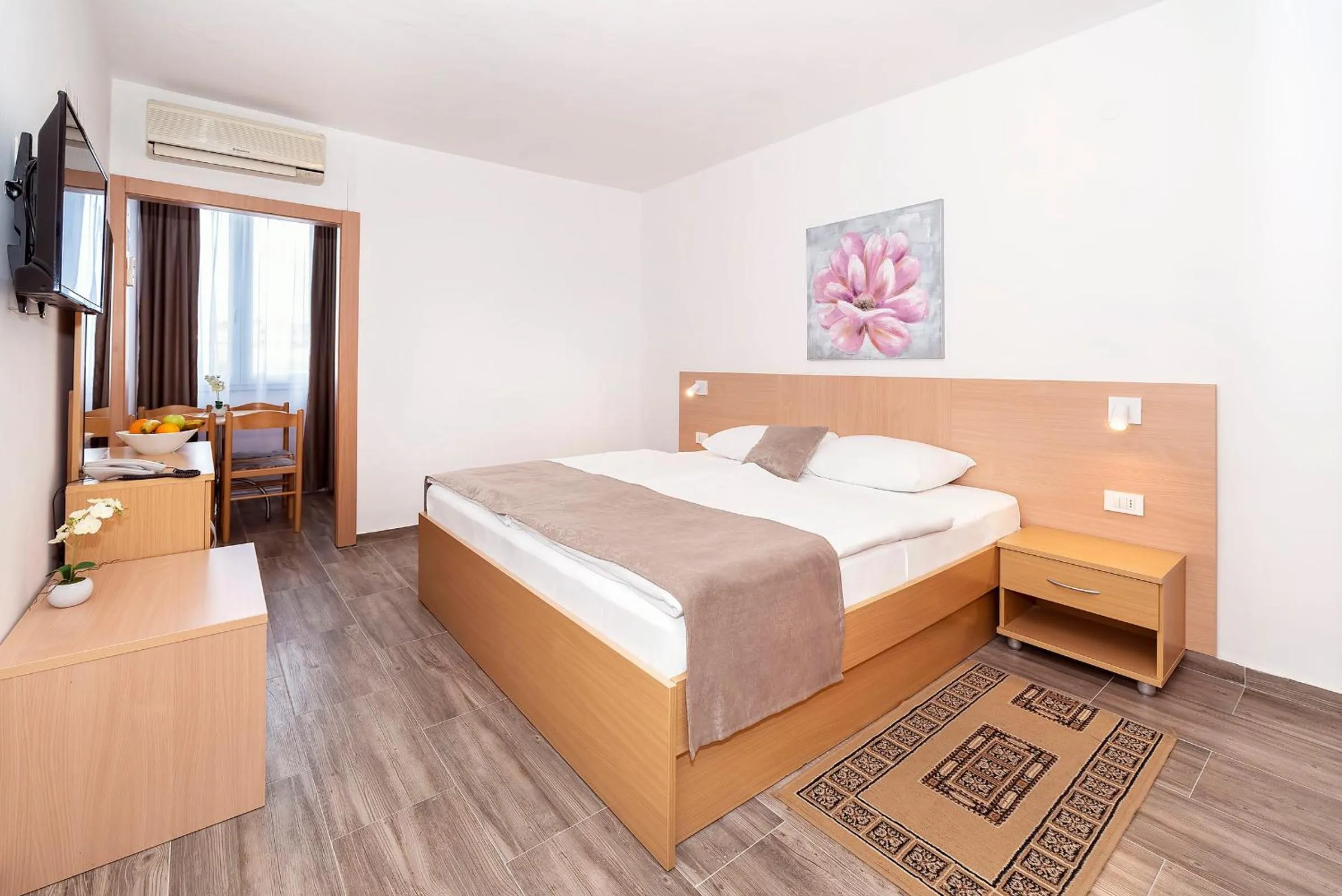 Bedroom, Bed in Hotel Omorika