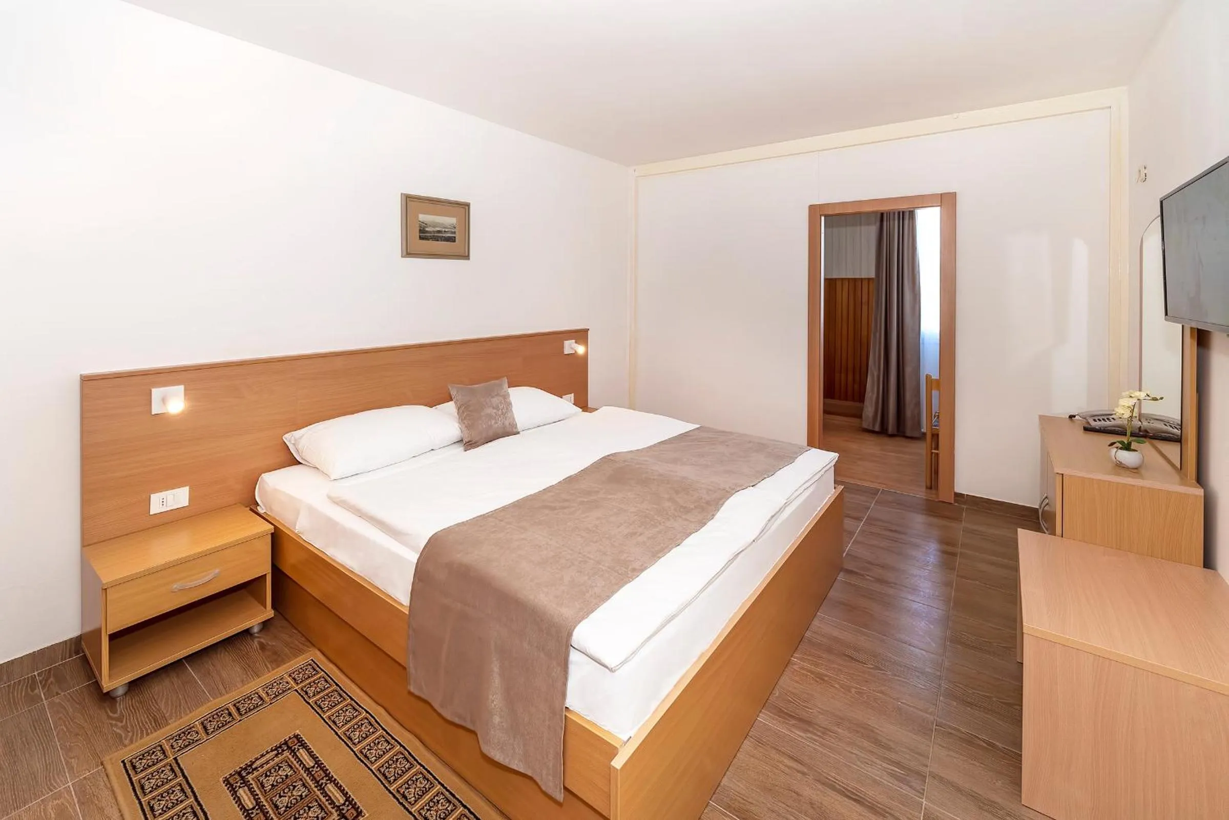 Bedroom, Bed in Hotel Omorika