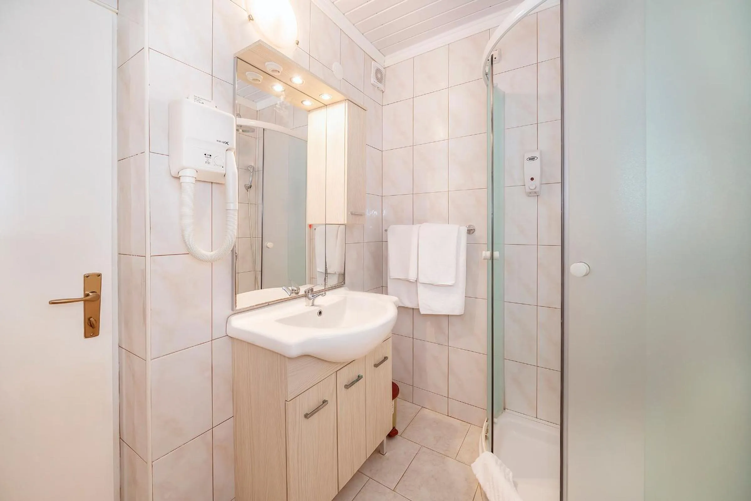 Bathroom in Hotel Omorika