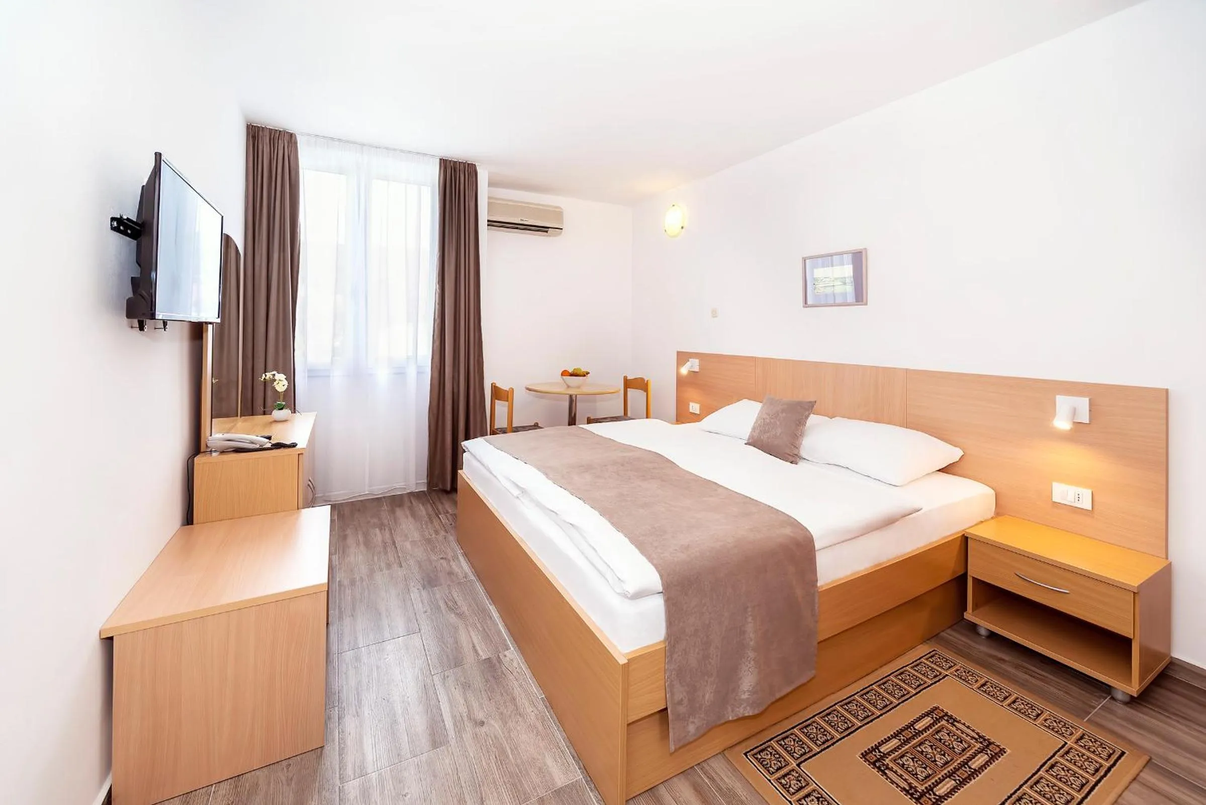 Bedroom, Bed in Hotel Omorika