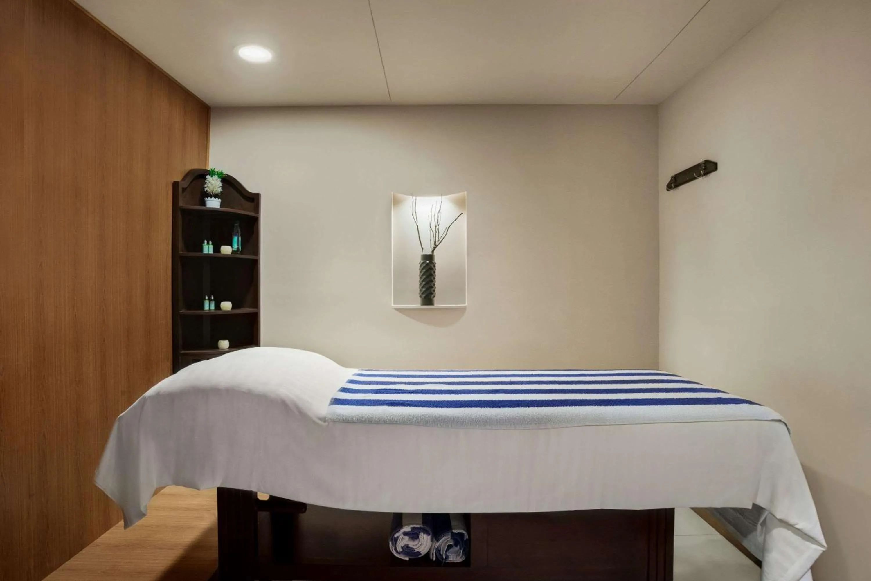 Massage, Bed in Ramada by Wyndham Karachi Creek