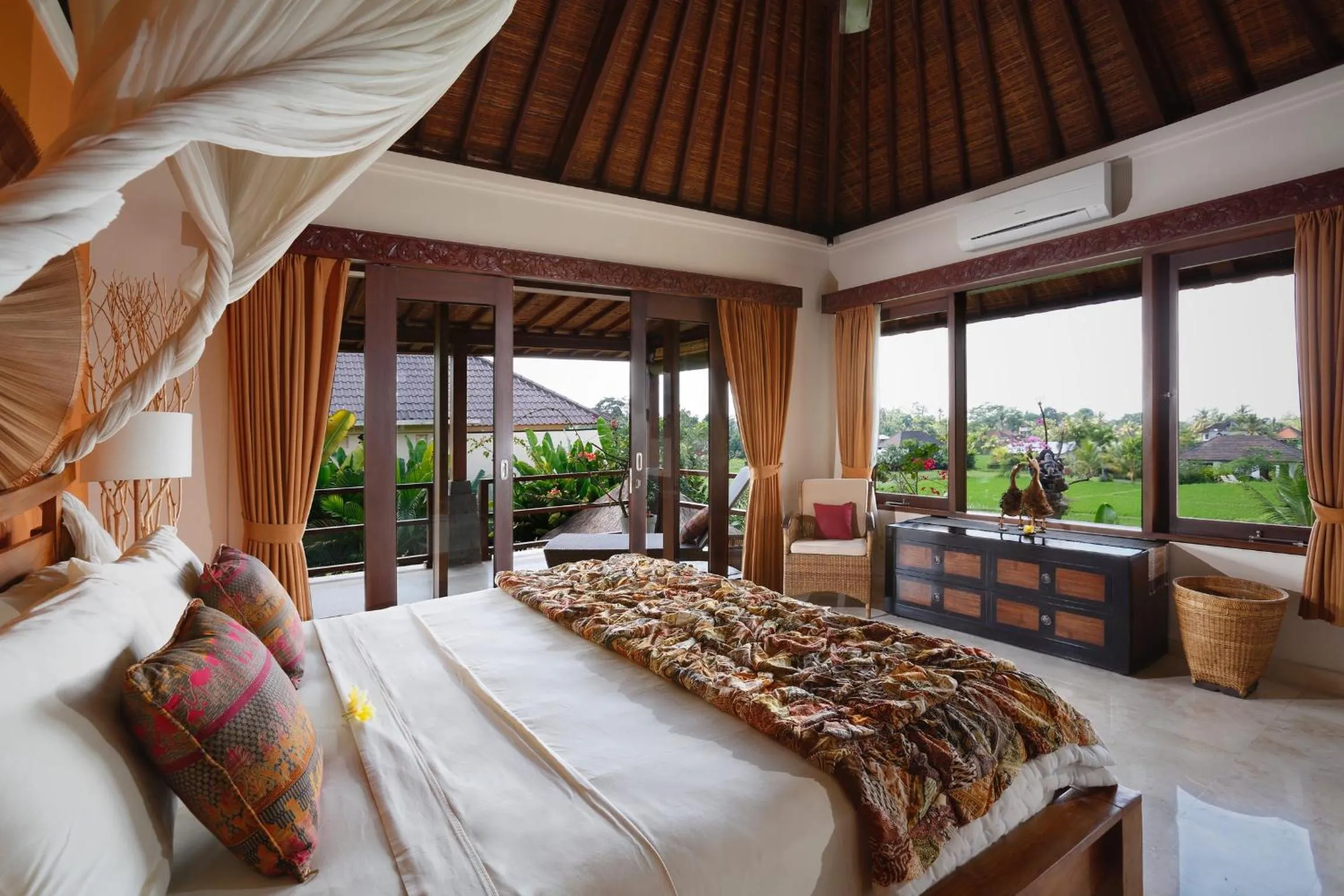 Photo of the whole room, Bed in Satori Villas Bali