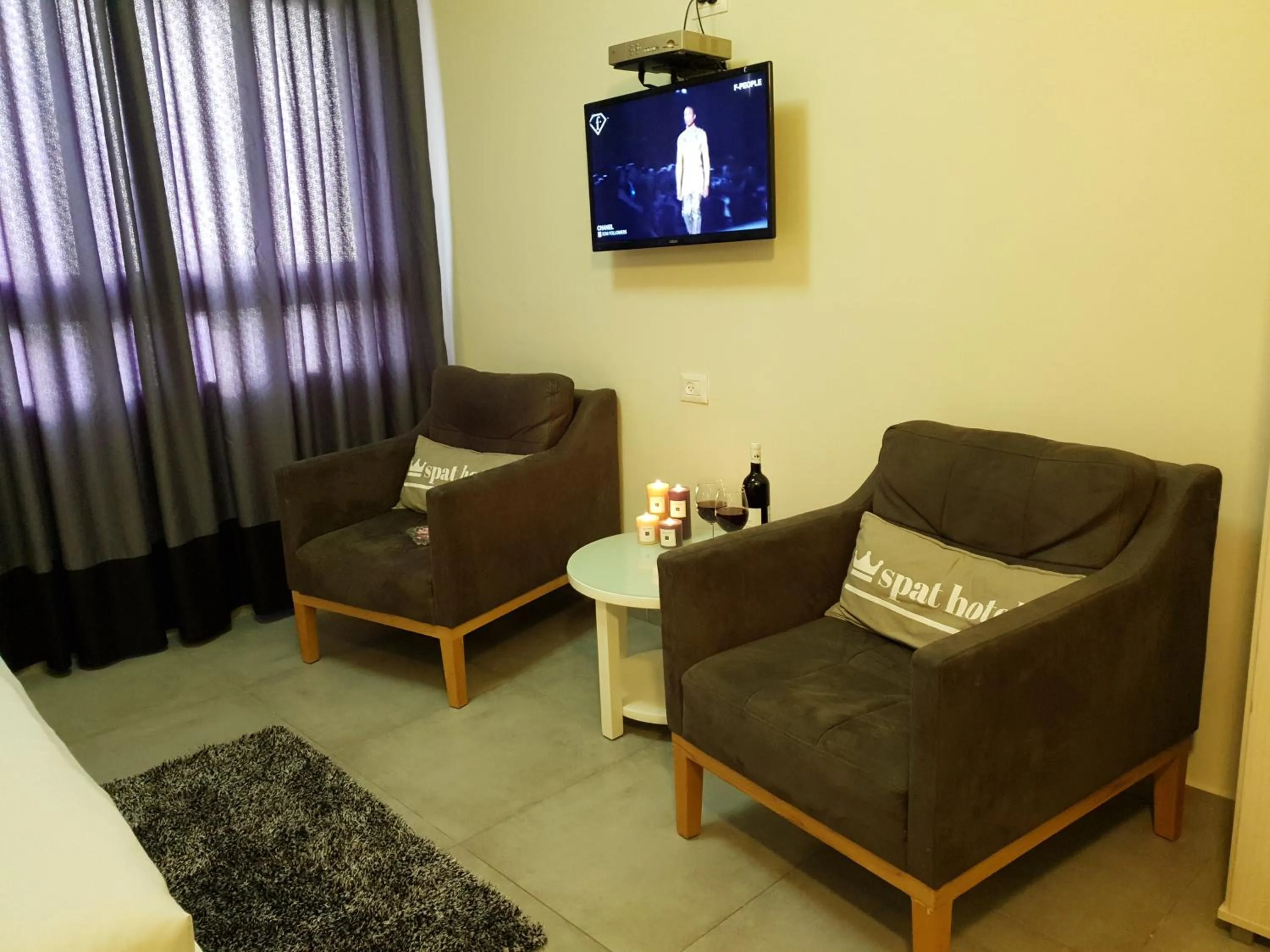 Photo of the whole room in Spat Hotel Ashdod