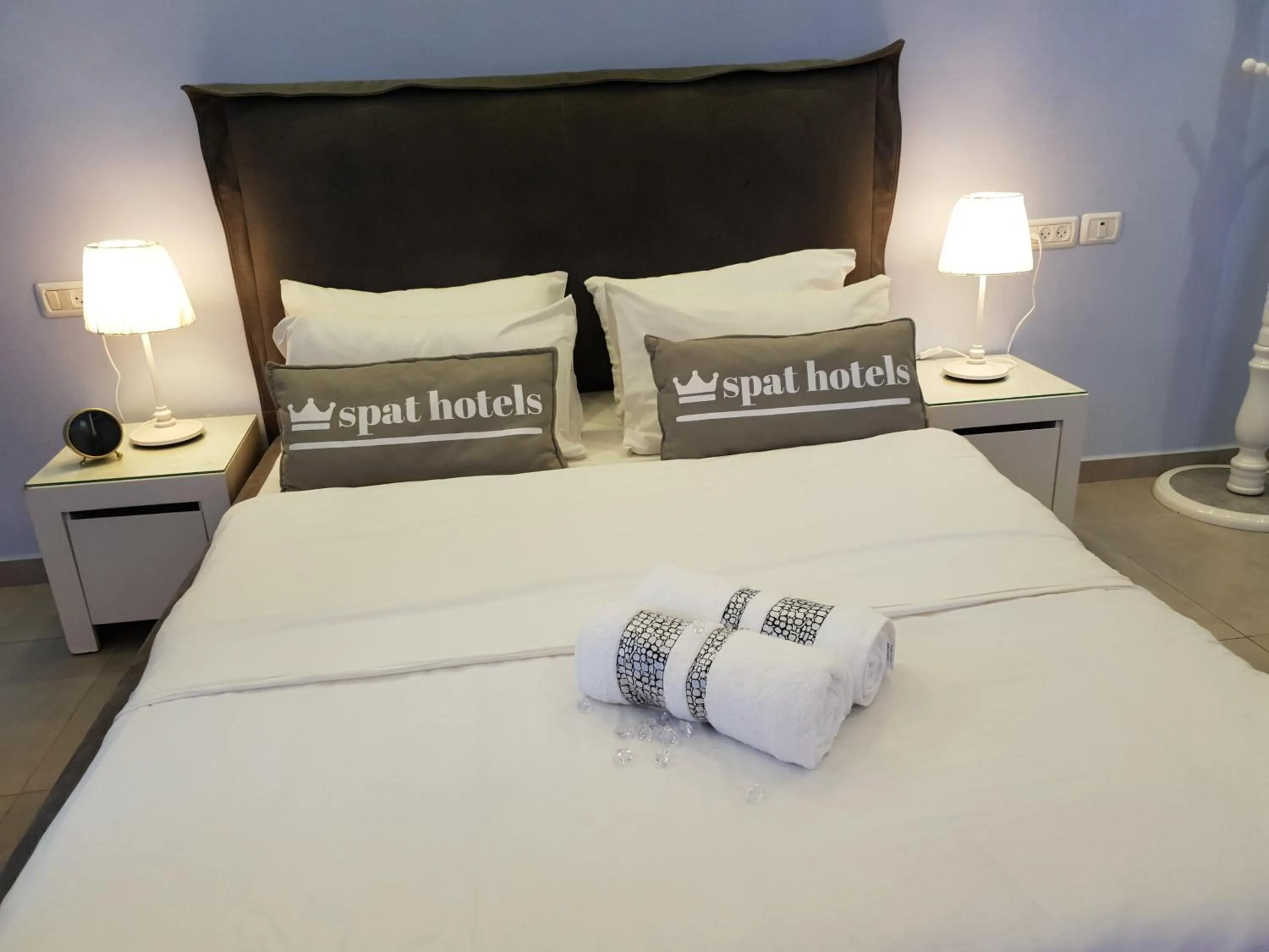 Photo of the whole room, Bed in Spat Hotel Ashdod