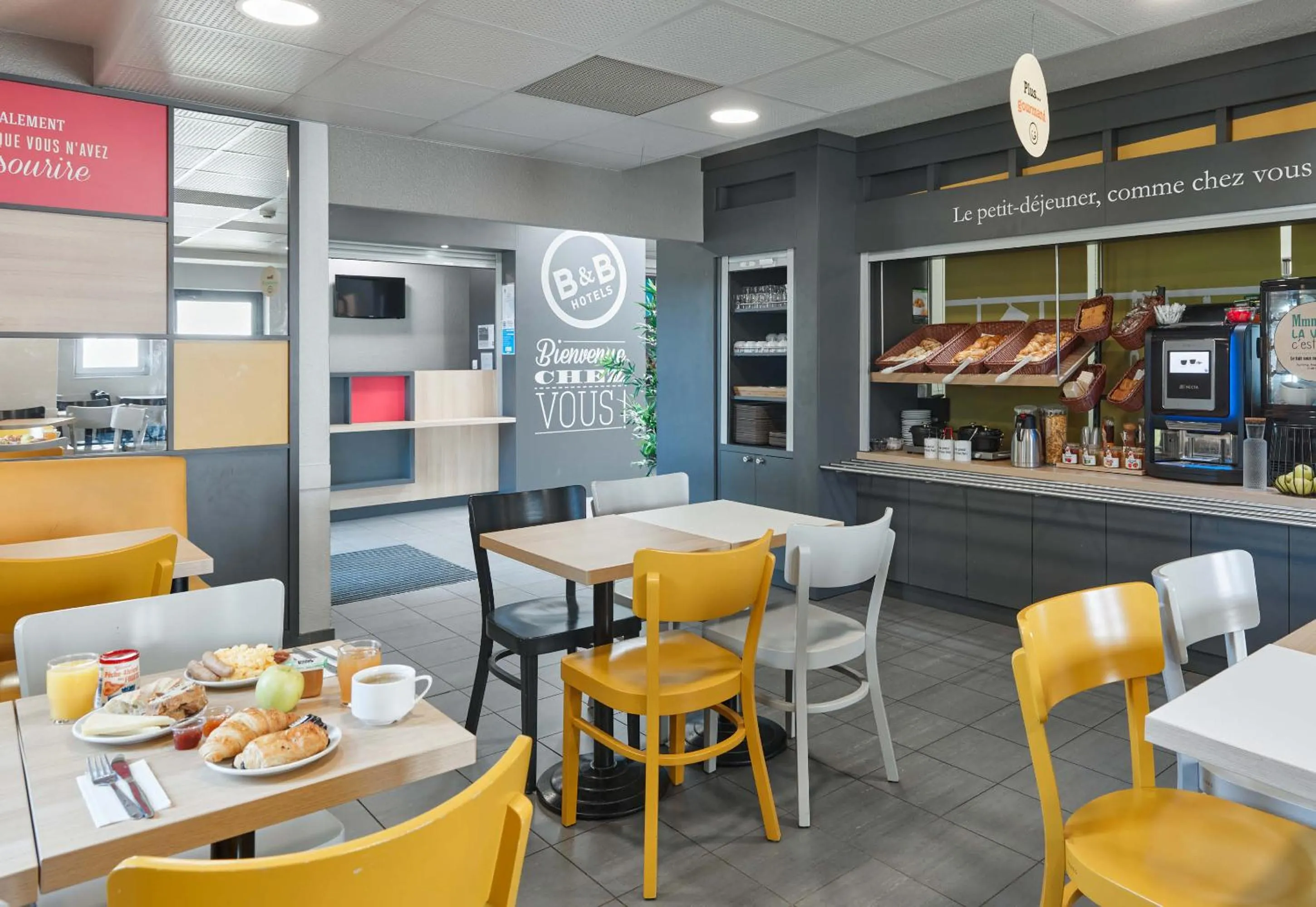 Breakfast in B&B HOTEL Evry Lisses 1