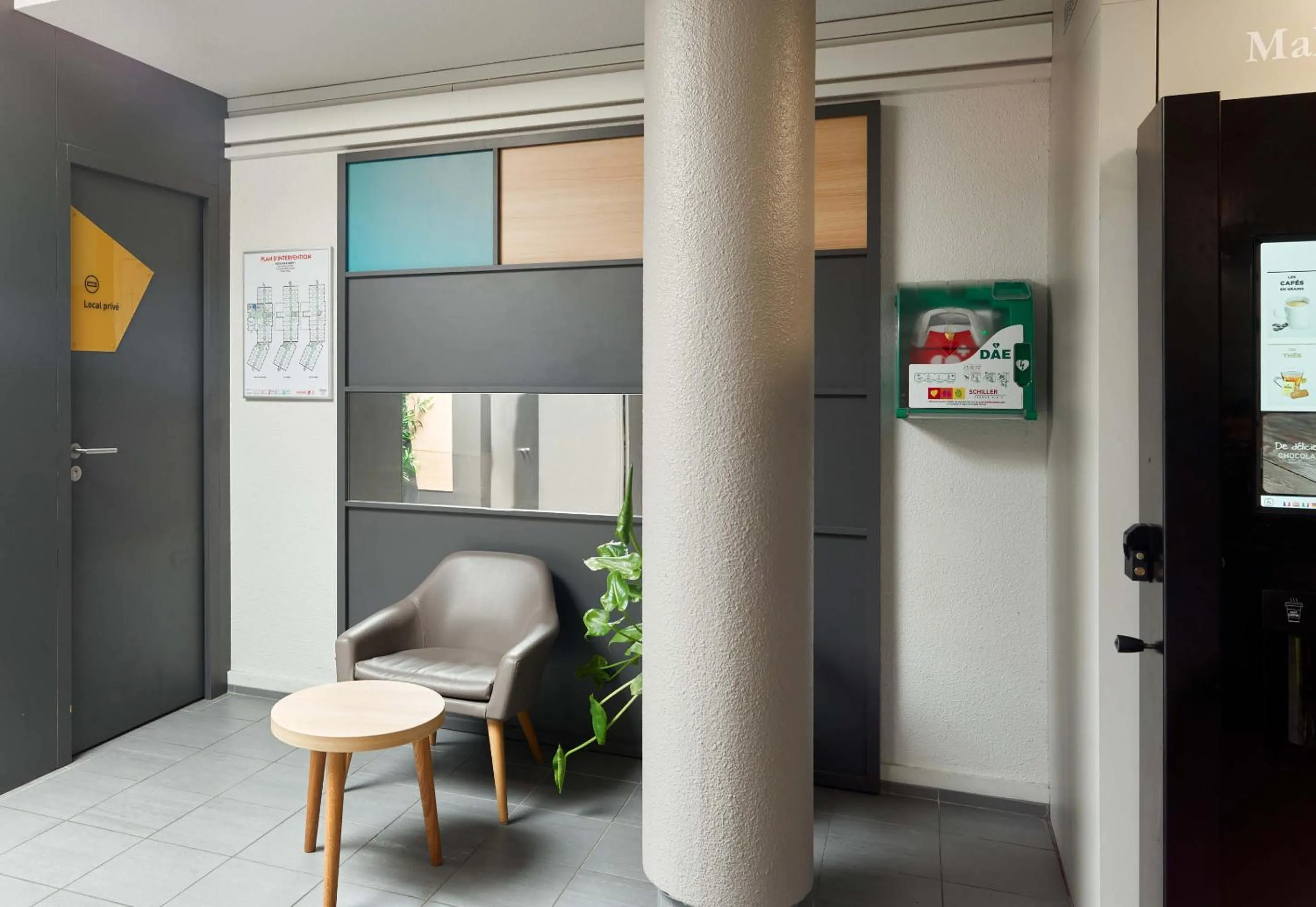 Lobby or reception in B&B HOTEL Evry Lisses 1