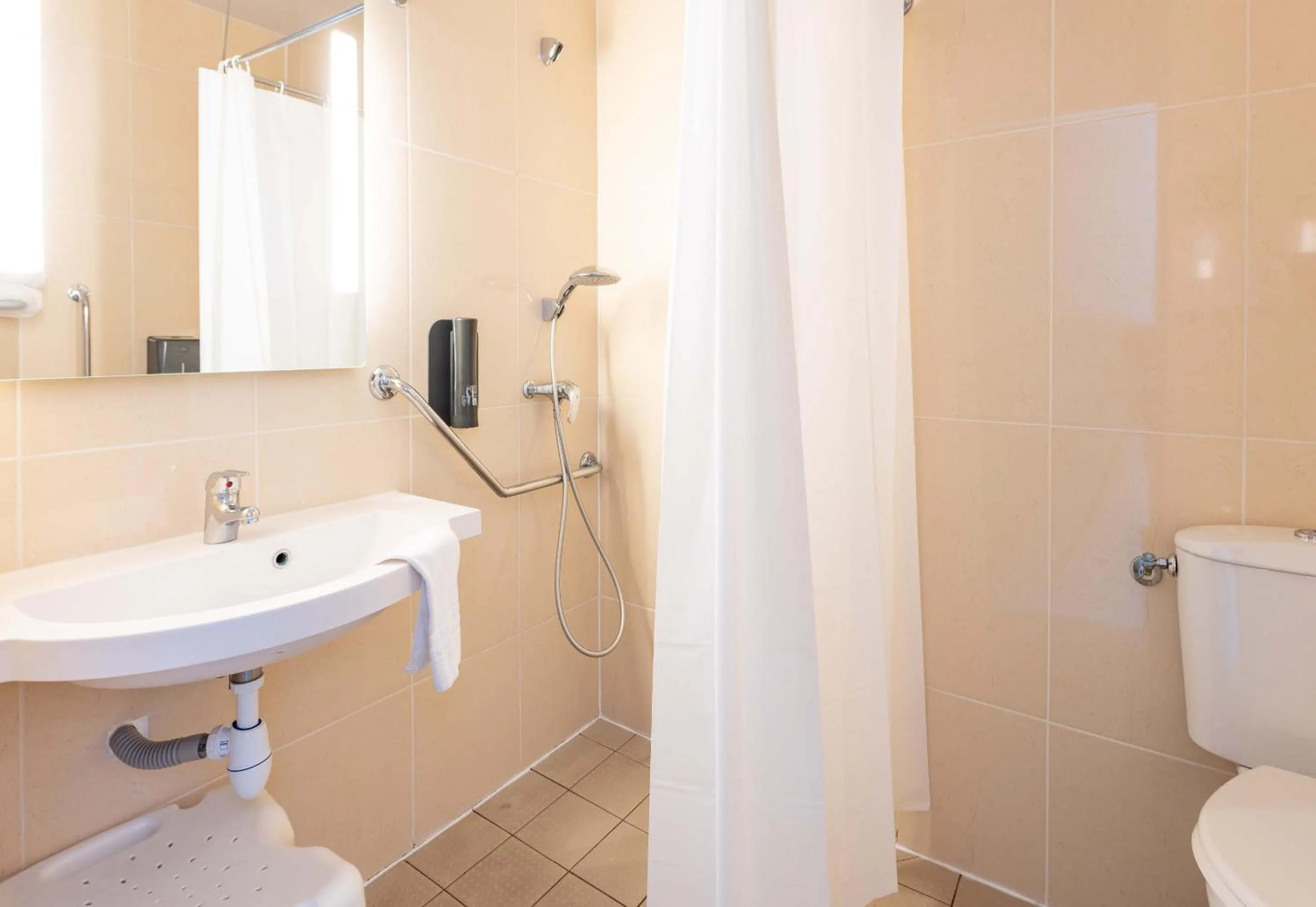 Bathroom in B&B HOTEL Rennes Est Cesson Sévigné