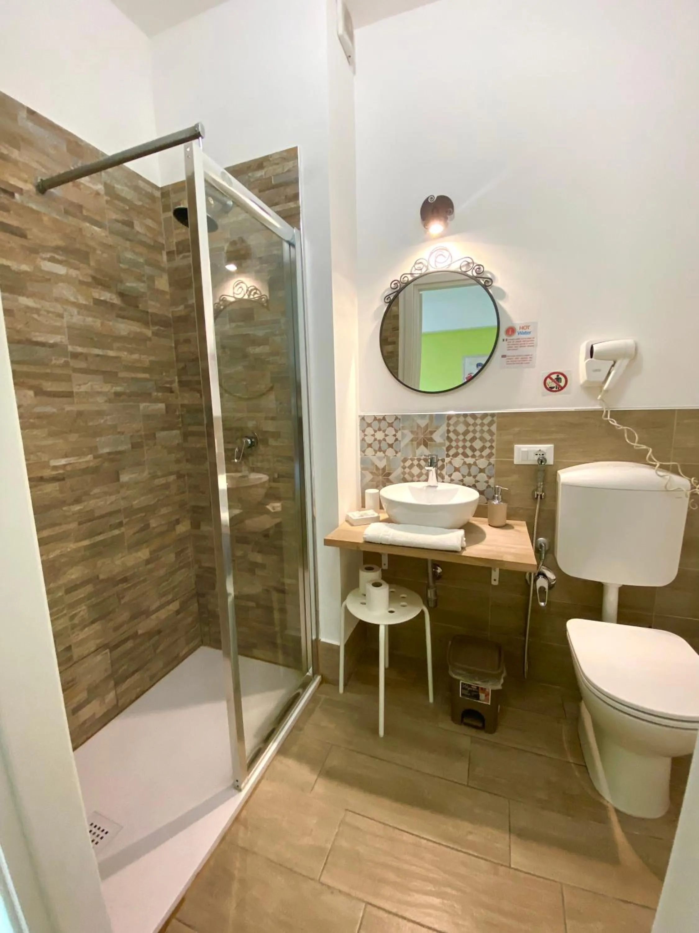 Shower in LeAlbe di Sicilia