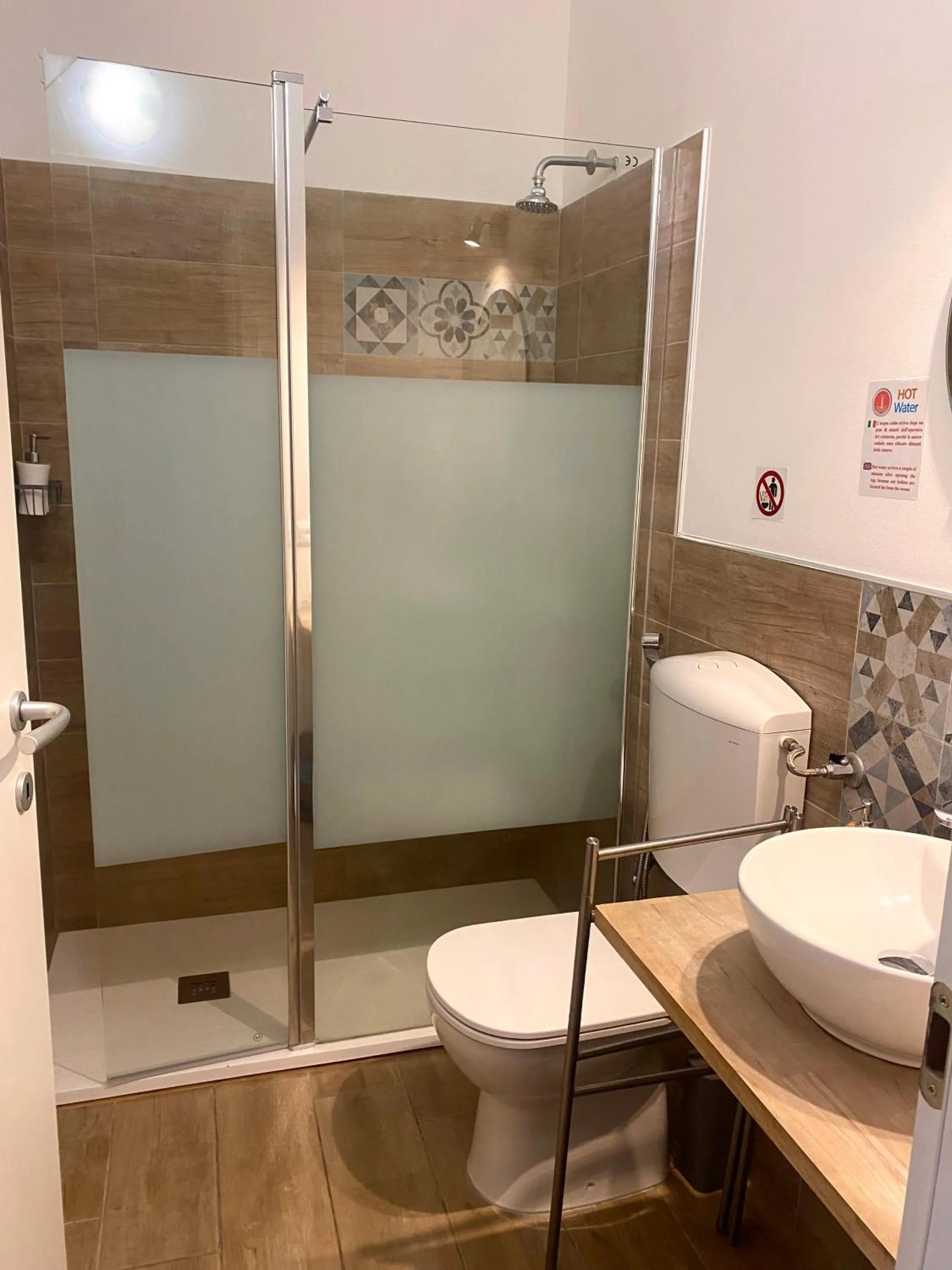 Shower in LeAlbe di Sicilia