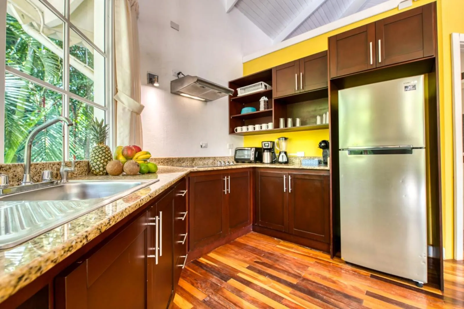 Coffee/tea facilities in Lomas del Caribe