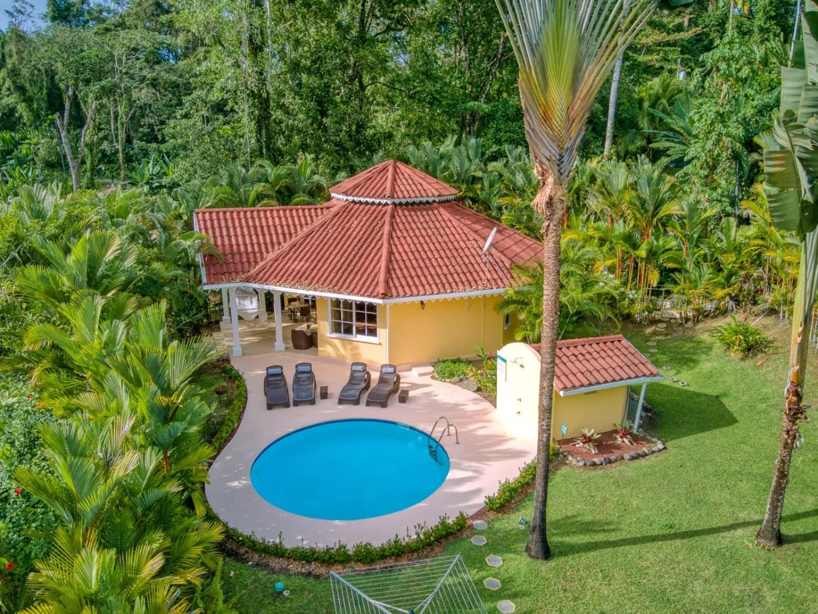 Patio in Lomas del Caribe