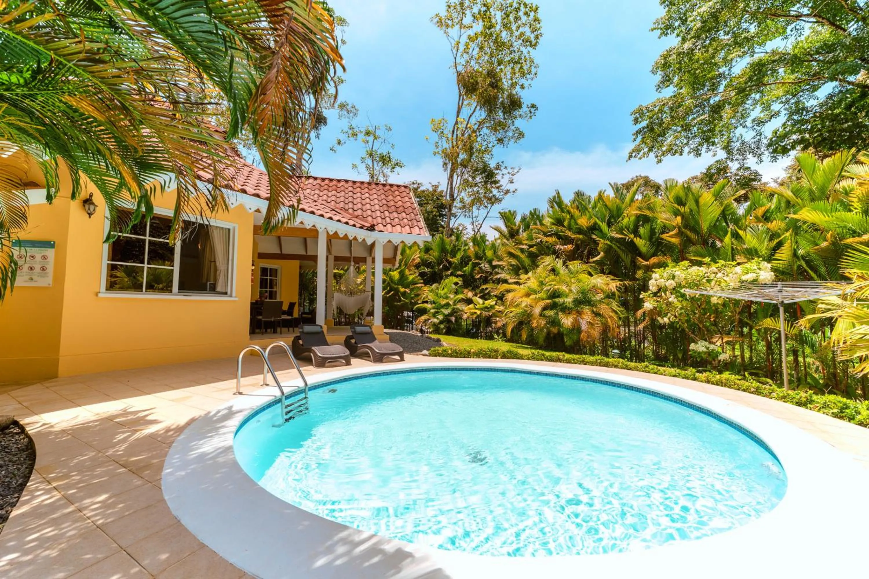 Swimming pool in Lomas del Caribe