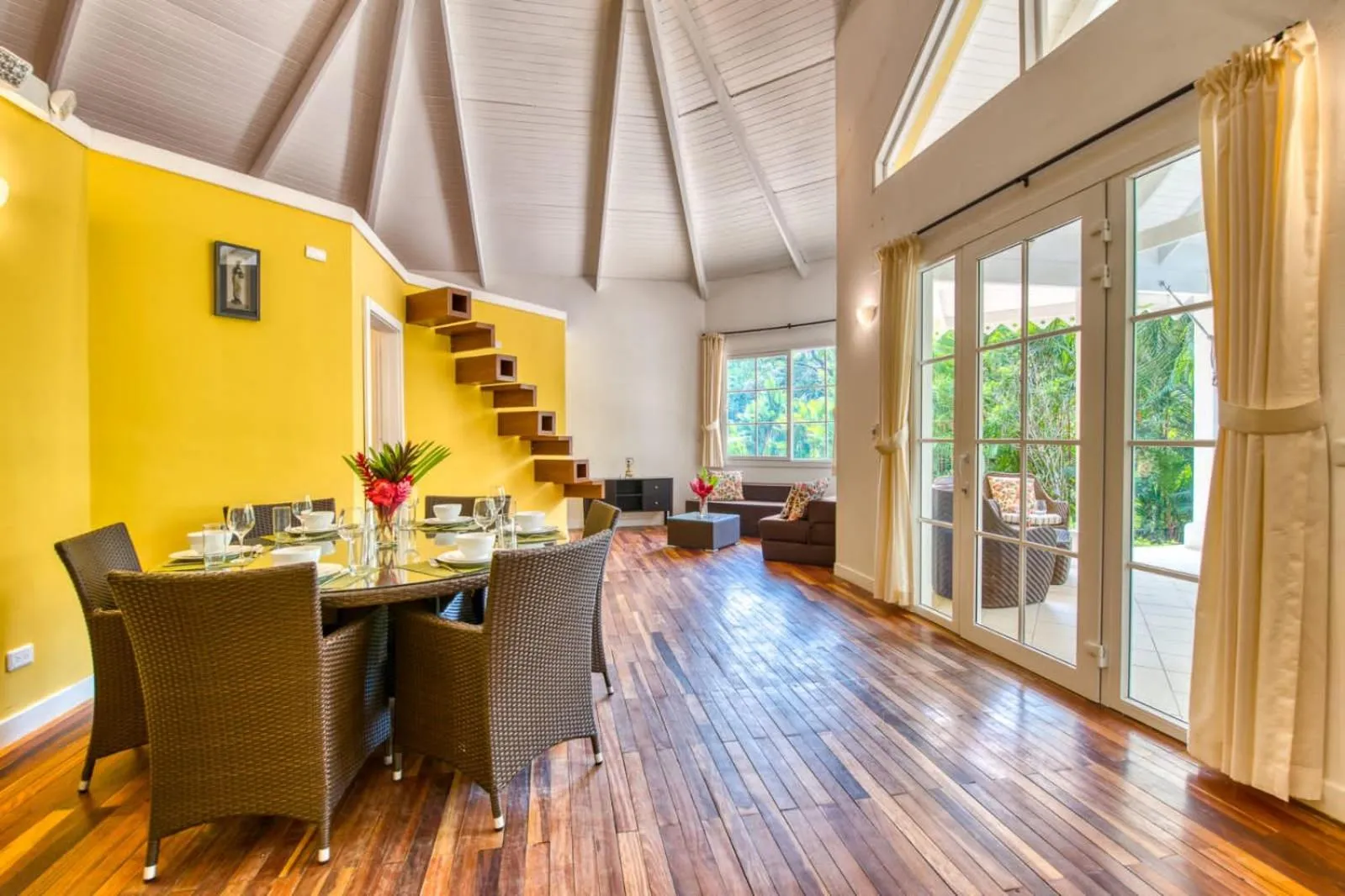 Seating area in Lomas del Caribe