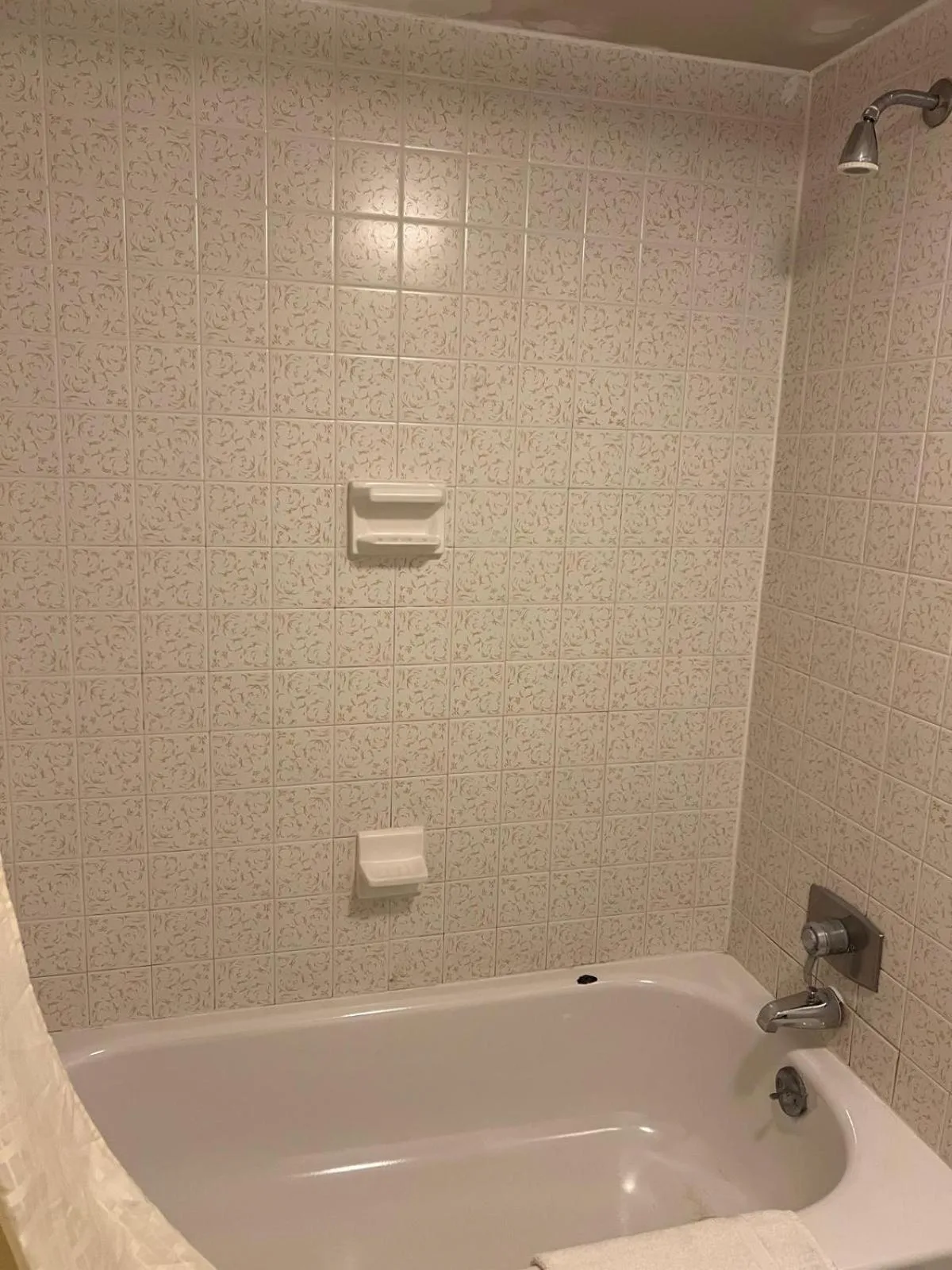 Bathroom in Quality Quarters Inn By OYO Richmond KY I-75