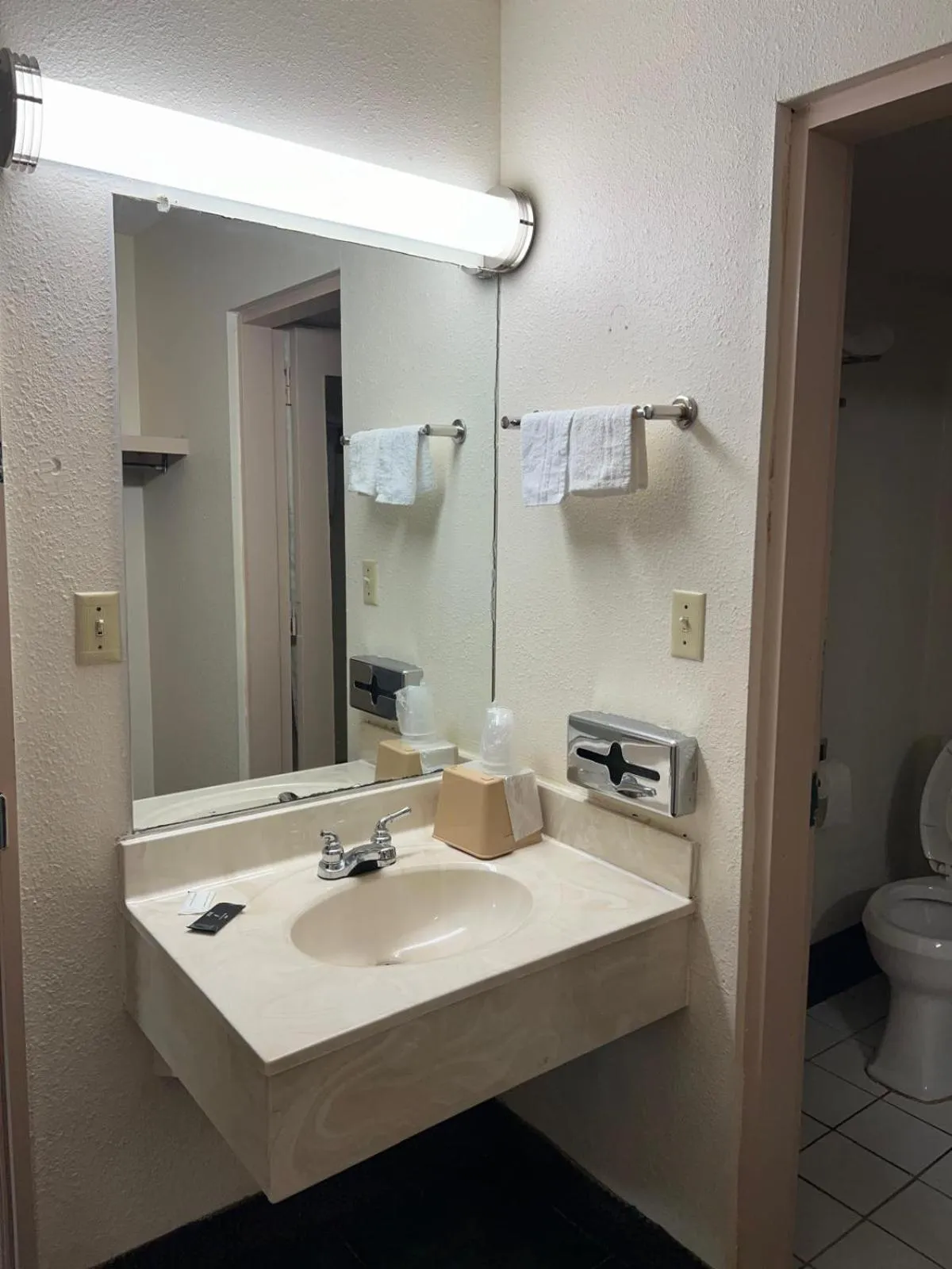 Bathroom in Quality Quarters Inn By OYO Richmond KY I-75