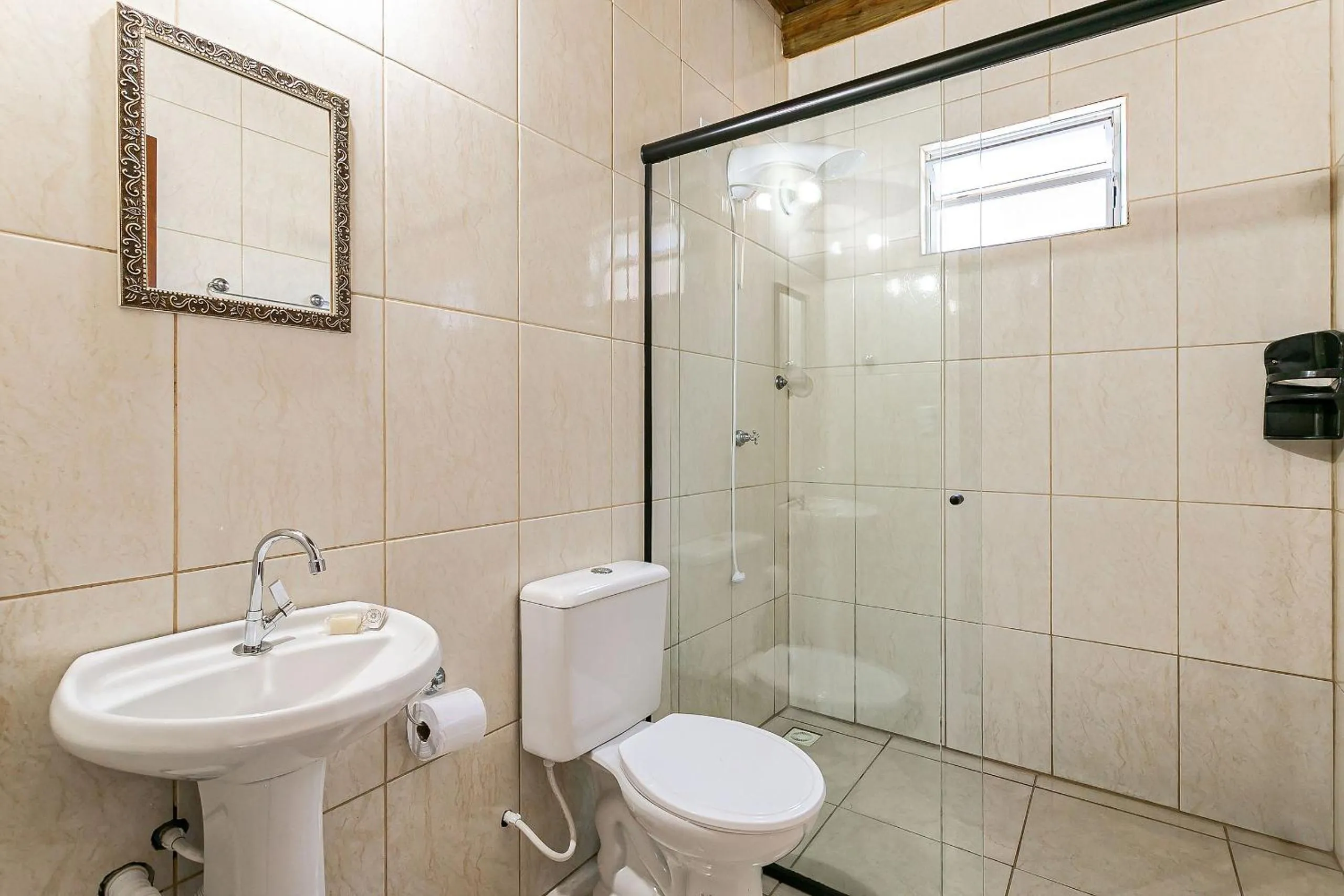 Toilet in Moradas do Vale Praia do Rosa