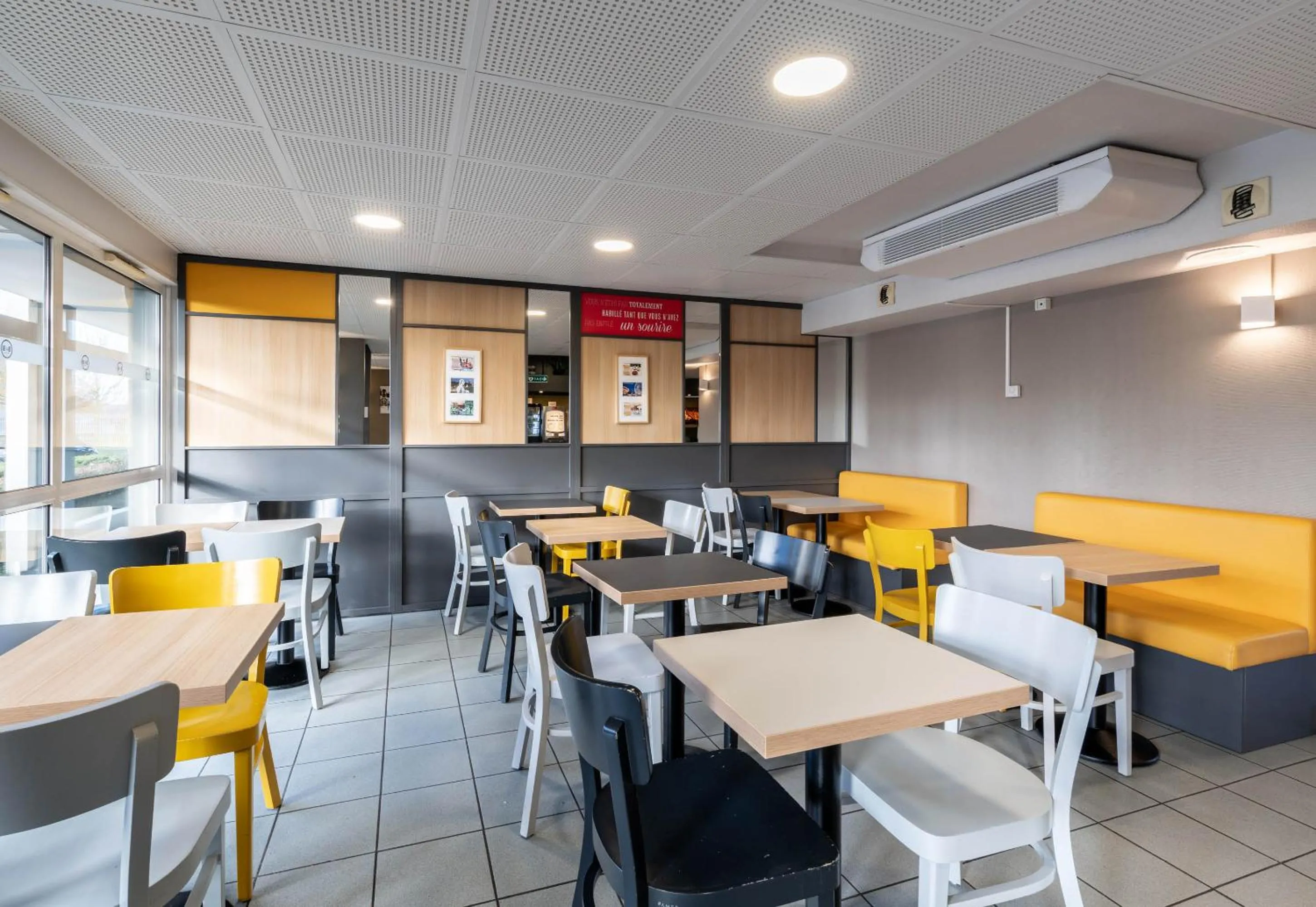 Restaurant/places to eat in B&B HOTEL Lille Seclin Unexpo