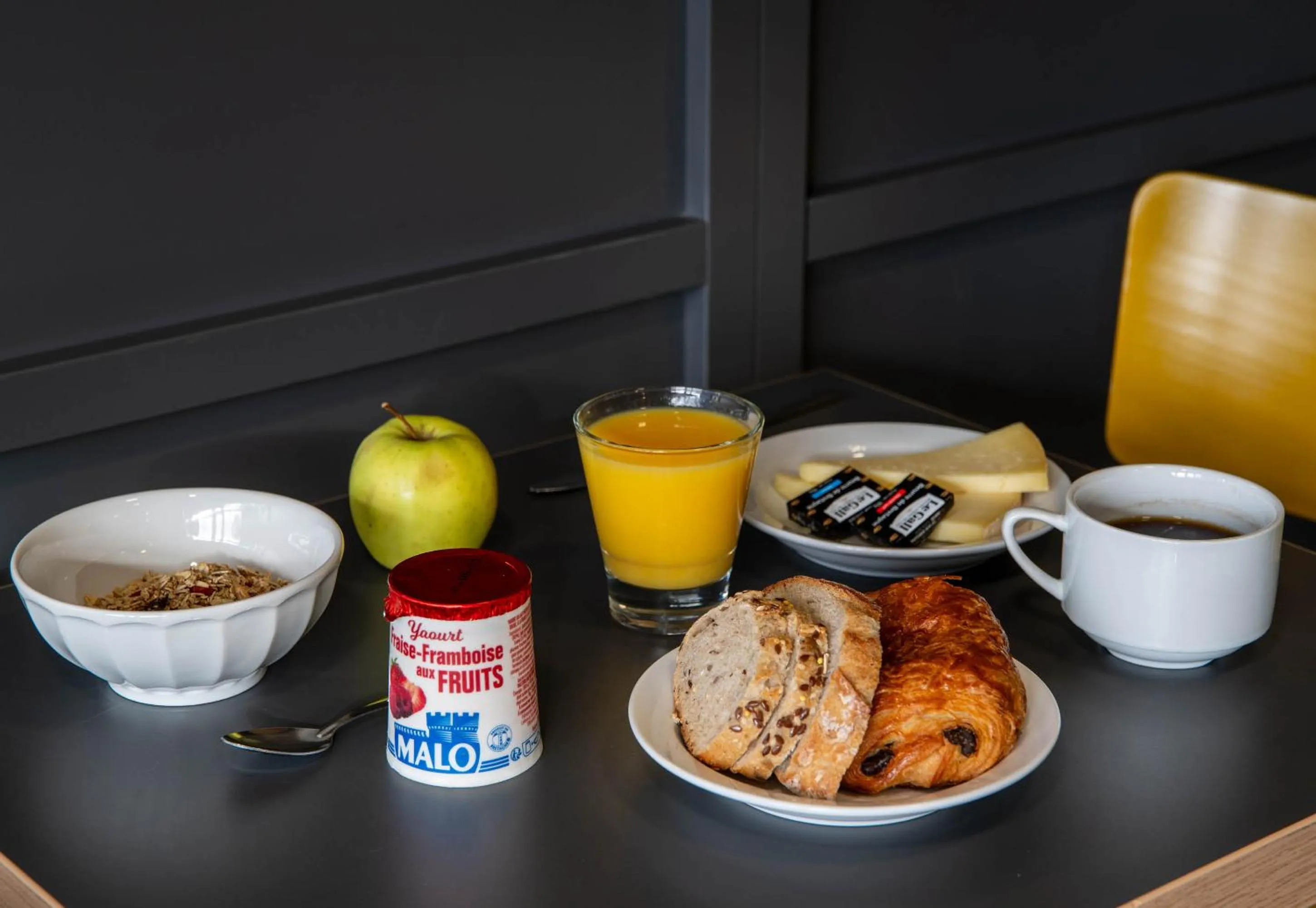 Breakfast in B&B HOTEL Lille Seclin Unexpo