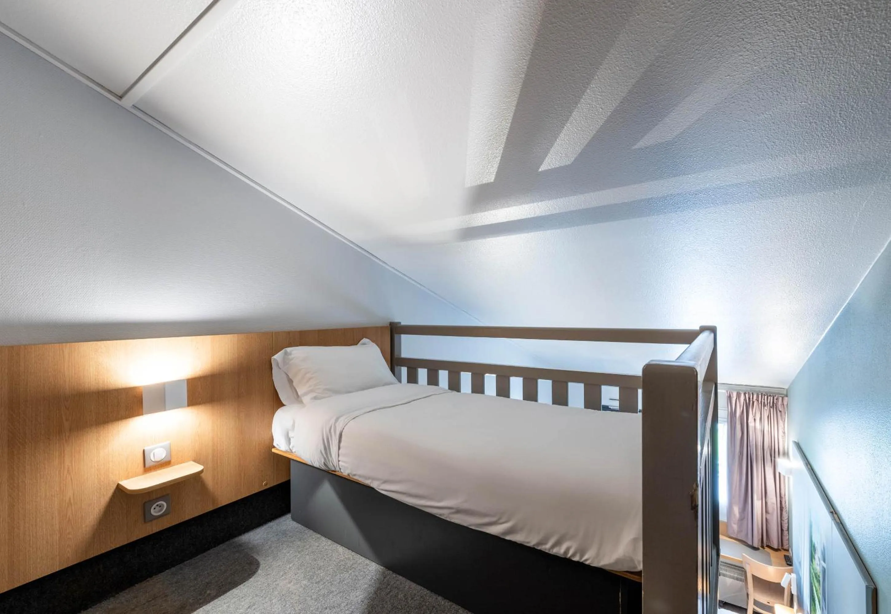 Bedroom, Bed in B&B HOTEL Lille Seclin Unexpo