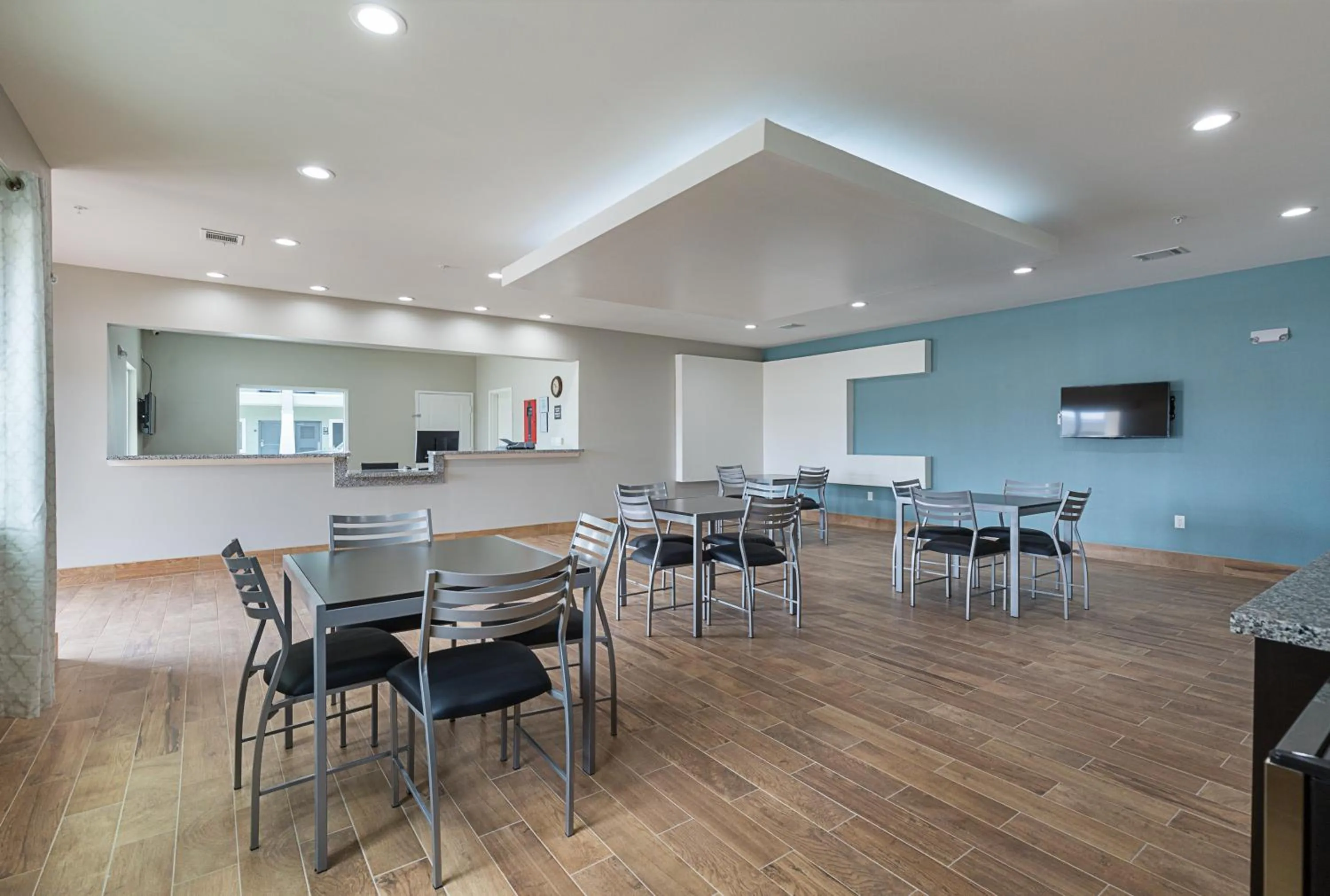 Scottish Inns & Suites - Crosby