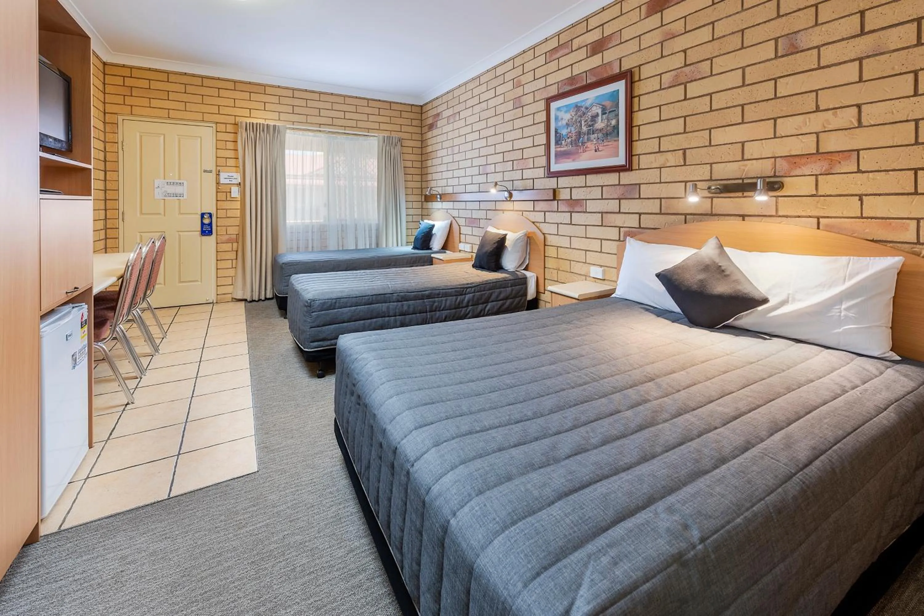 Family, Bed in Roma Mid Town Motor Inn